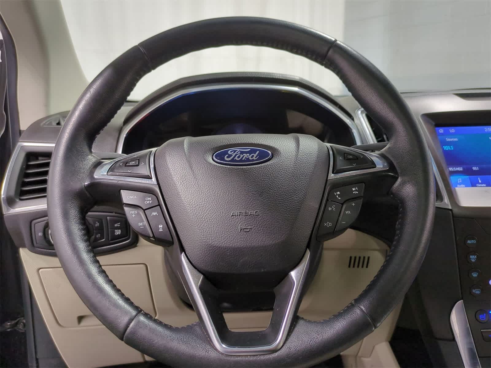 Thumbnail: 2020 Ford Edge - 25