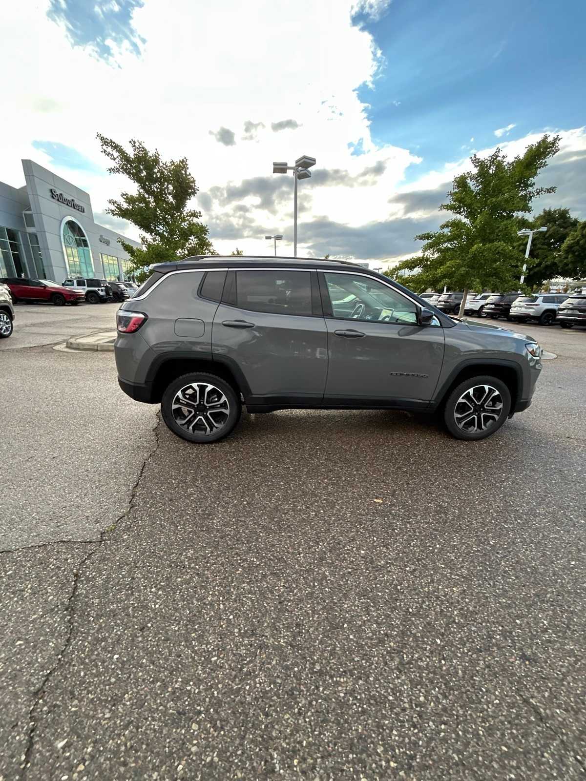 Thumbnail: 2022 Jeep Compass - 17