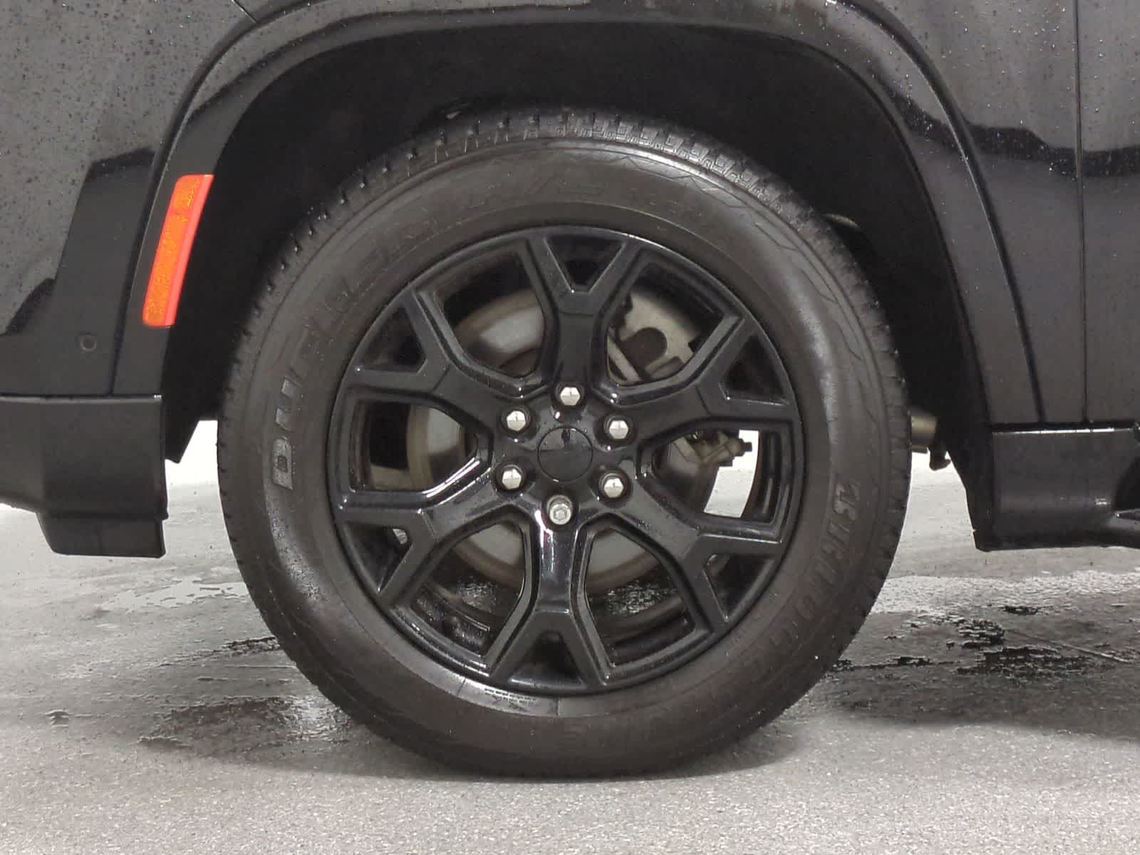 Thumbnail: 2023 Jeep Wagoneer - 12