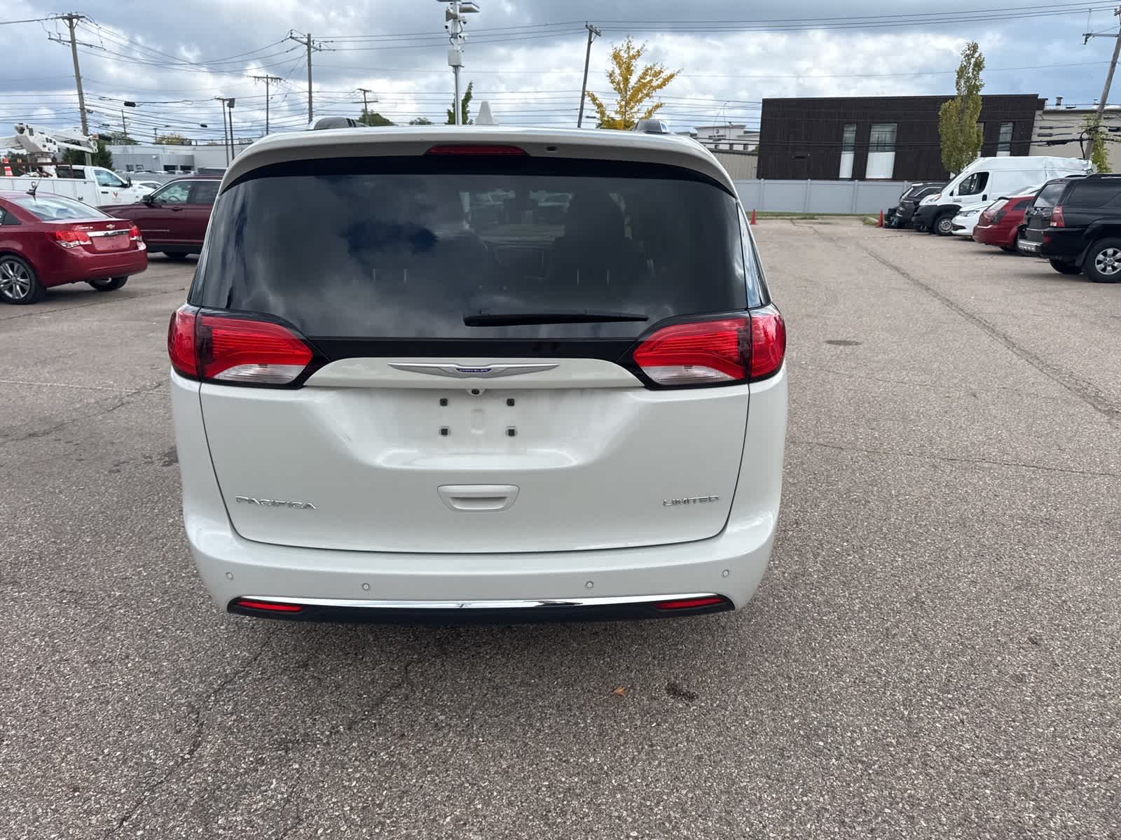 Thumbnail: 2020 Chrysler Pacifica - 21