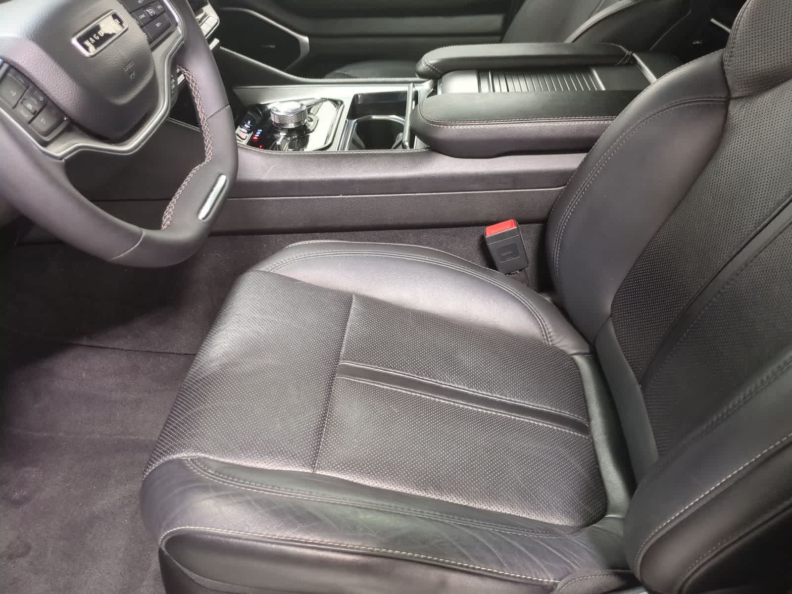 Thumbnail: 2023 Jeep Wagoneer - 15