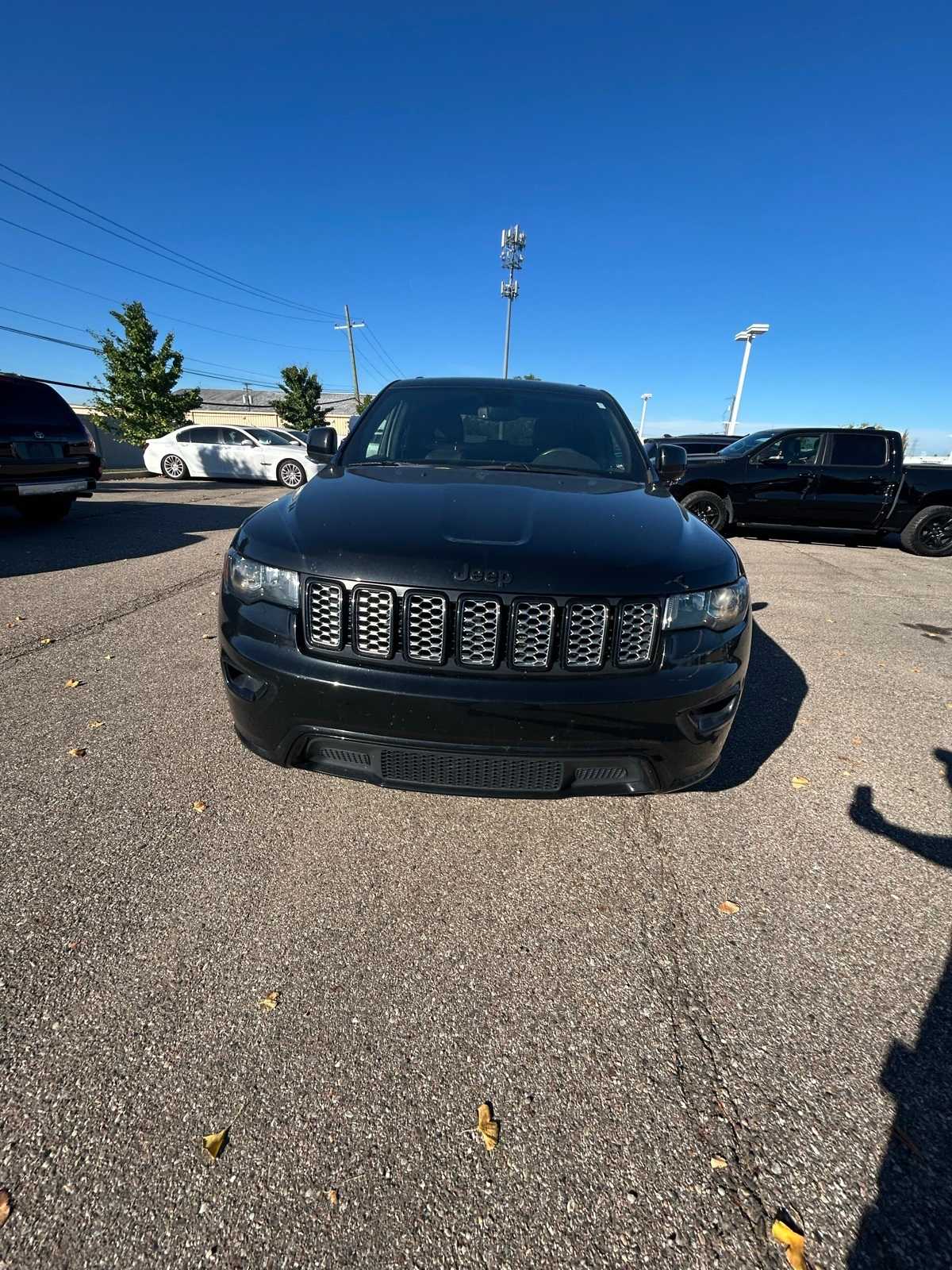 Thumbnail: 2019 Jeep Grand Cherokee - 3