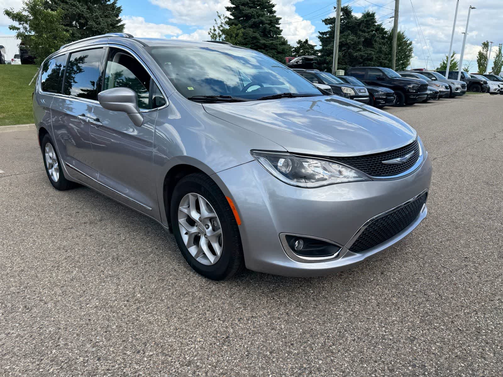 Thumbnail: 2018 Chrysler Pacifica - 10
