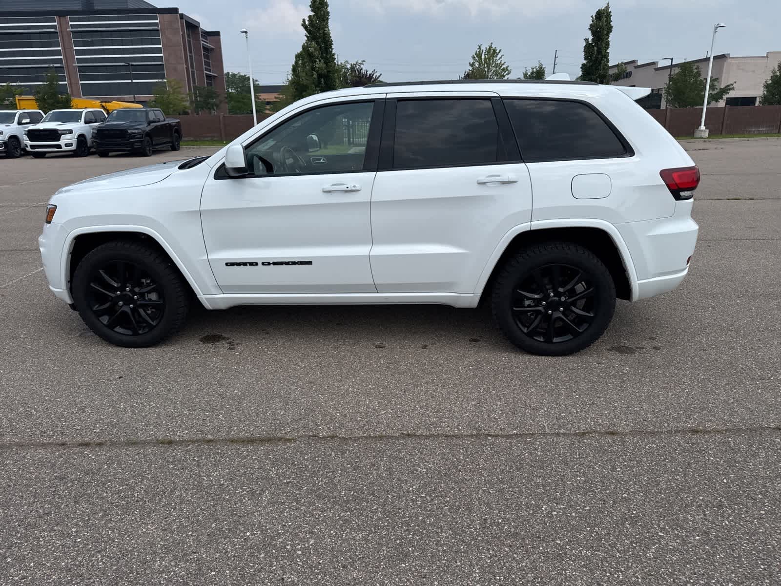 Thumbnail: 2021 Jeep Grand Cherokee - 26