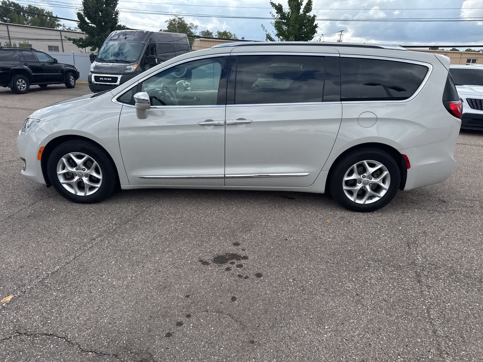 Thumbnail: 2020 Chrysler Pacifica - 27