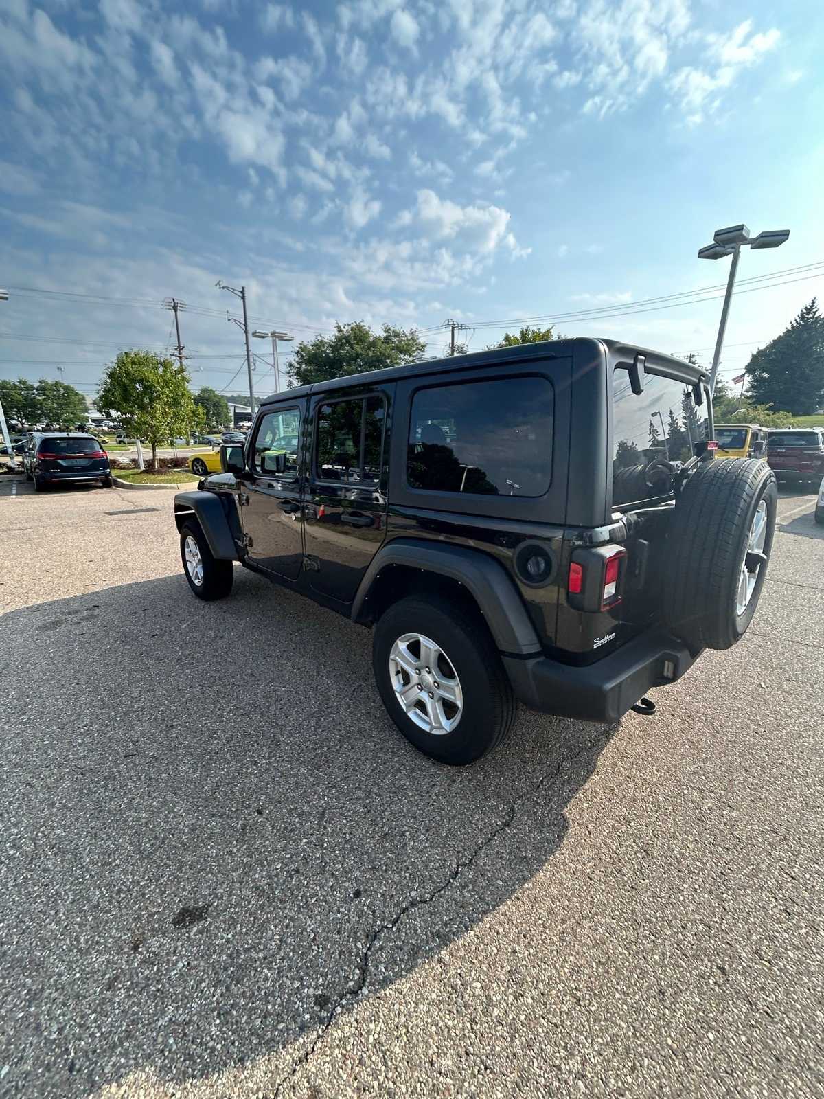 Thumbnail: 2021 Jeep Wrangler - 23