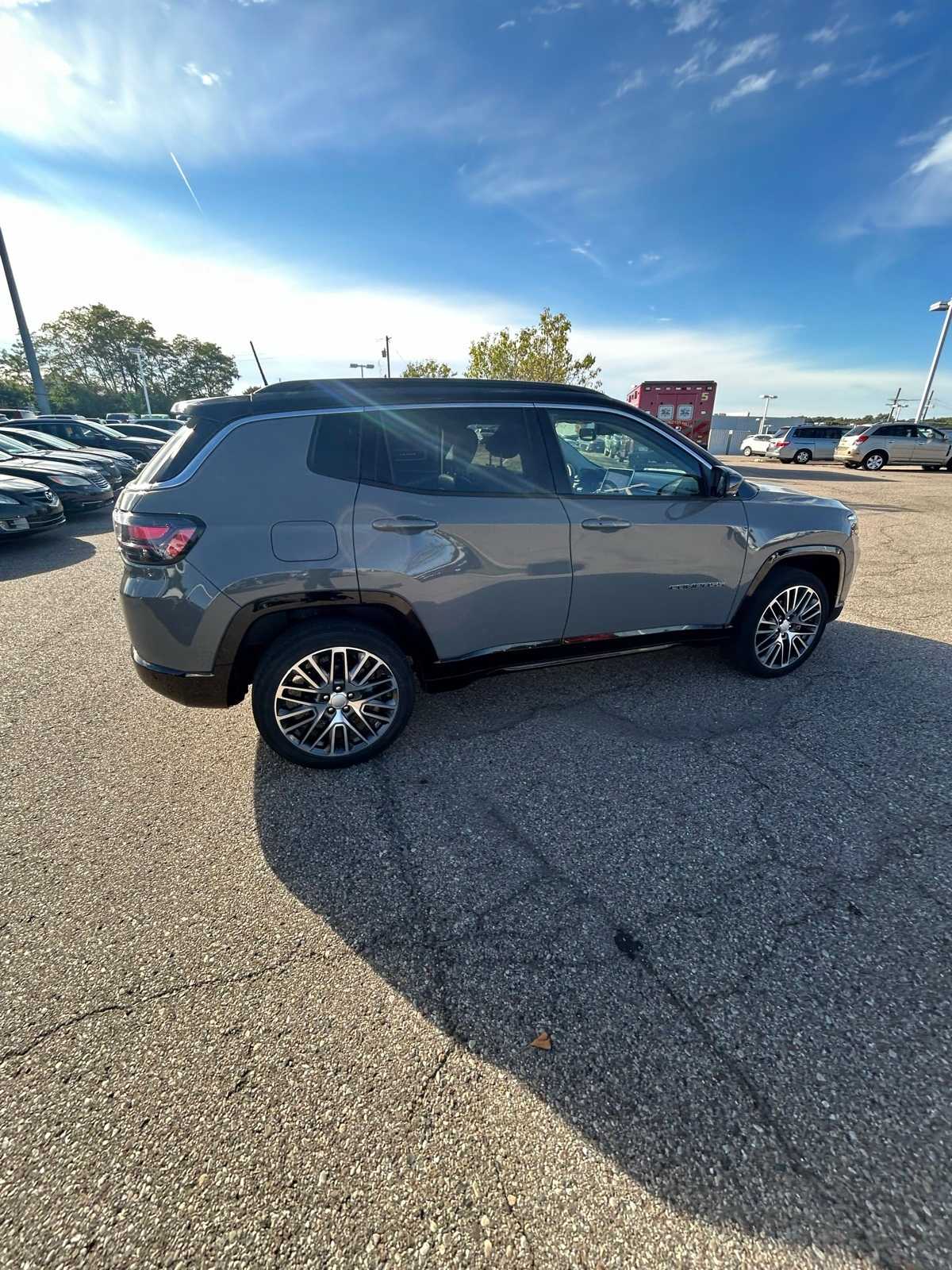 Thumbnail: 2022 Jeep Compass - 16