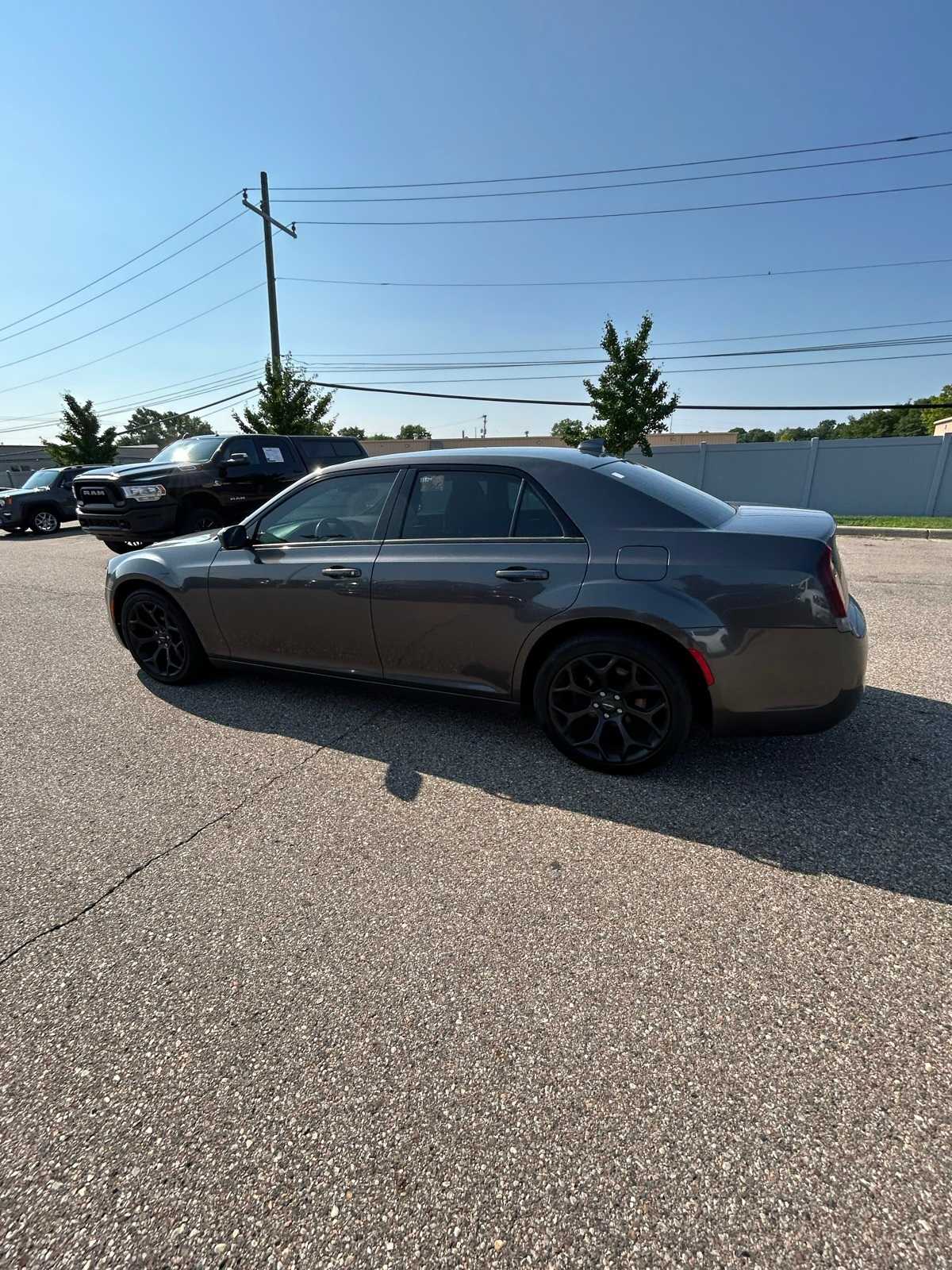 Thumbnail: 2019 Chrysler 300 - 27