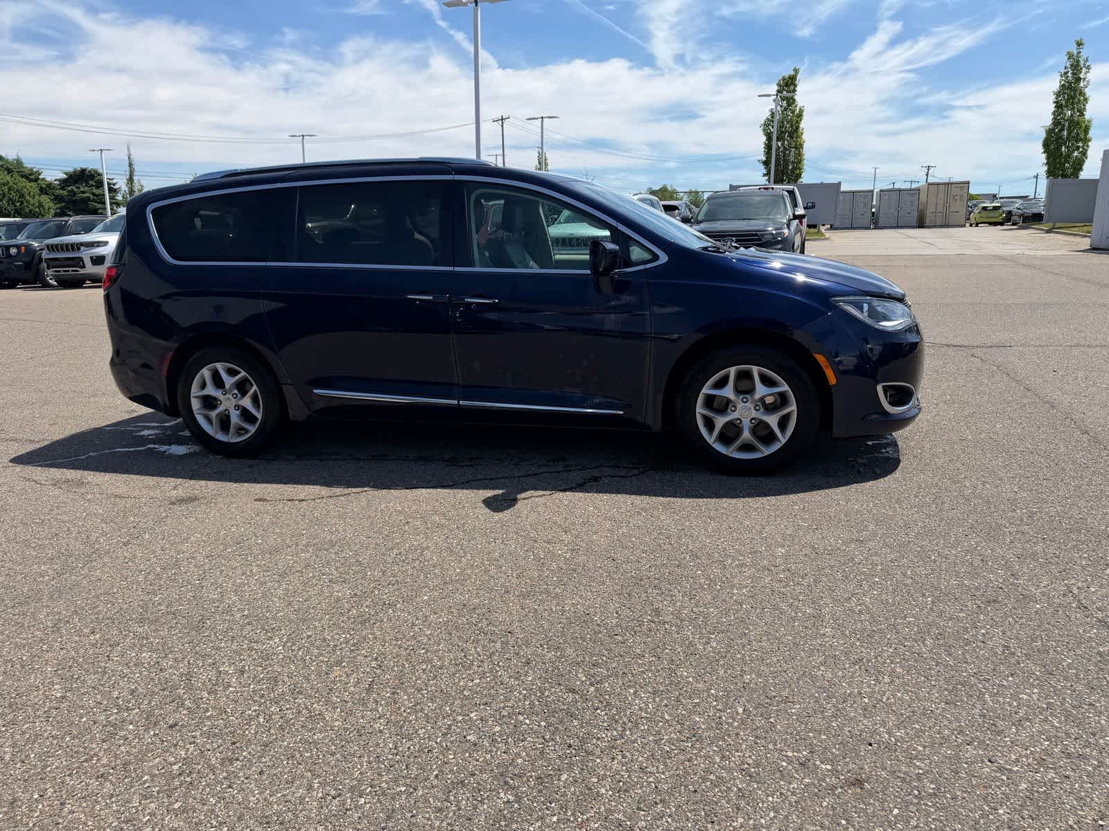 Thumbnail: 2019 Chrysler Pacifica - 11