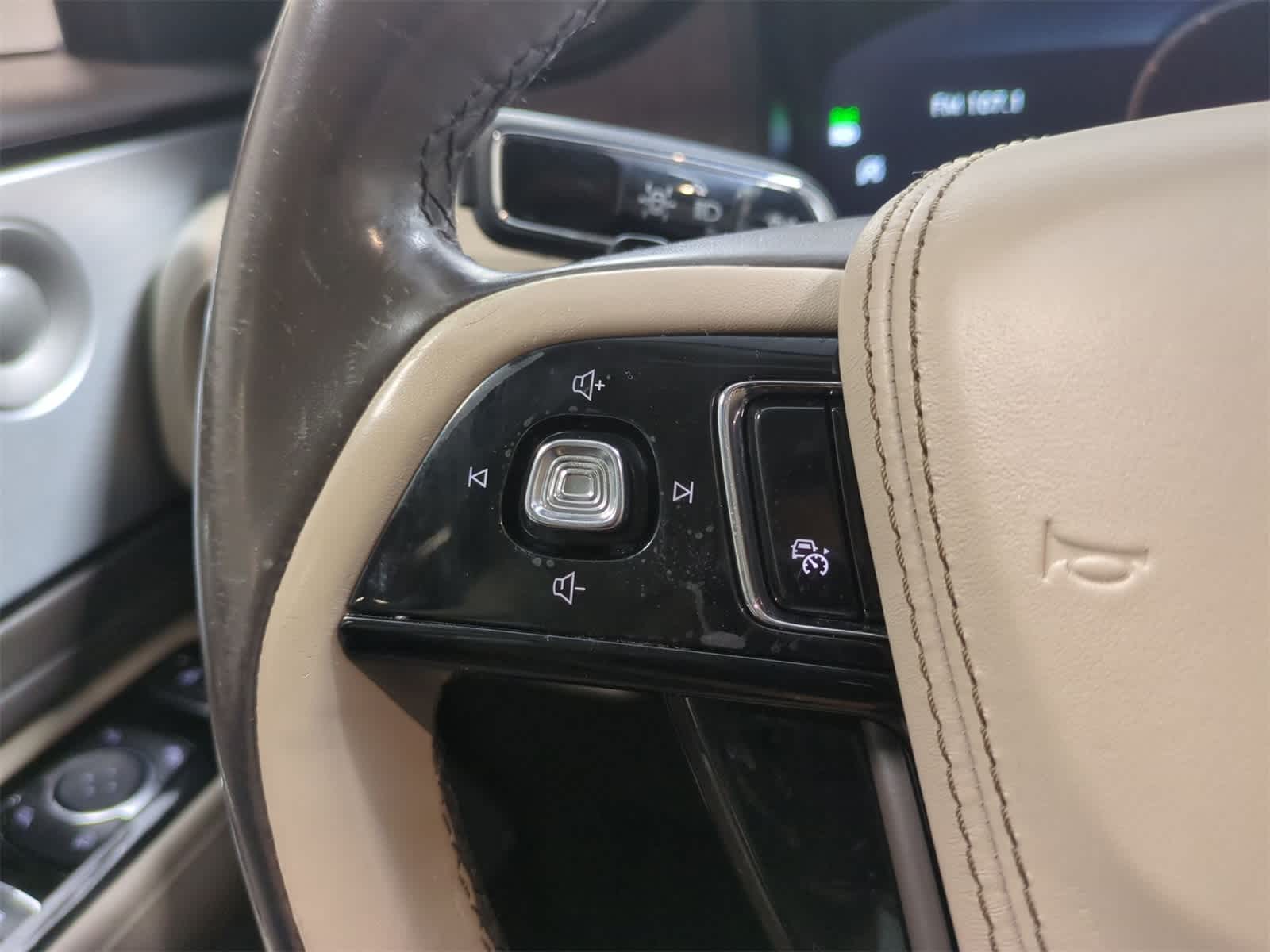 Thumbnail: 2020 Lincoln Aviator - 26