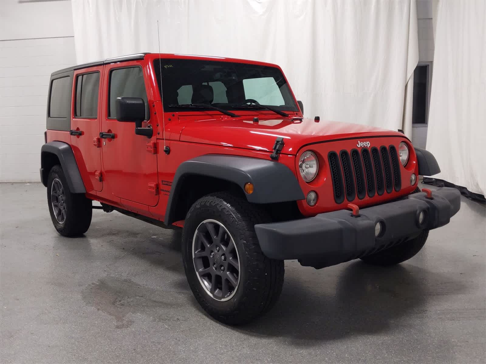 Thumbnail: 2018 Jeep Wrangler - 16
