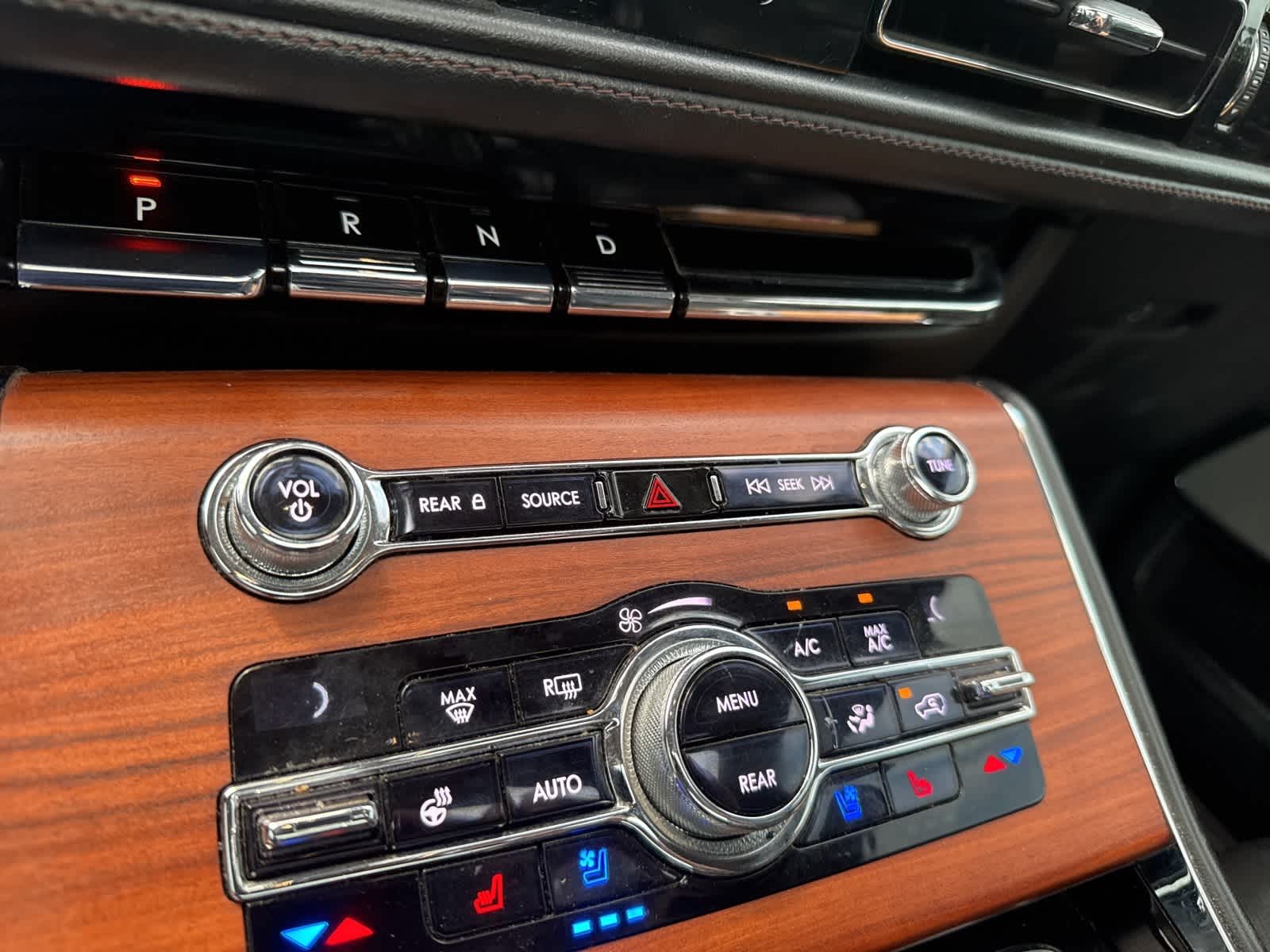 Thumbnail: 2020 Lincoln Aviator - 31