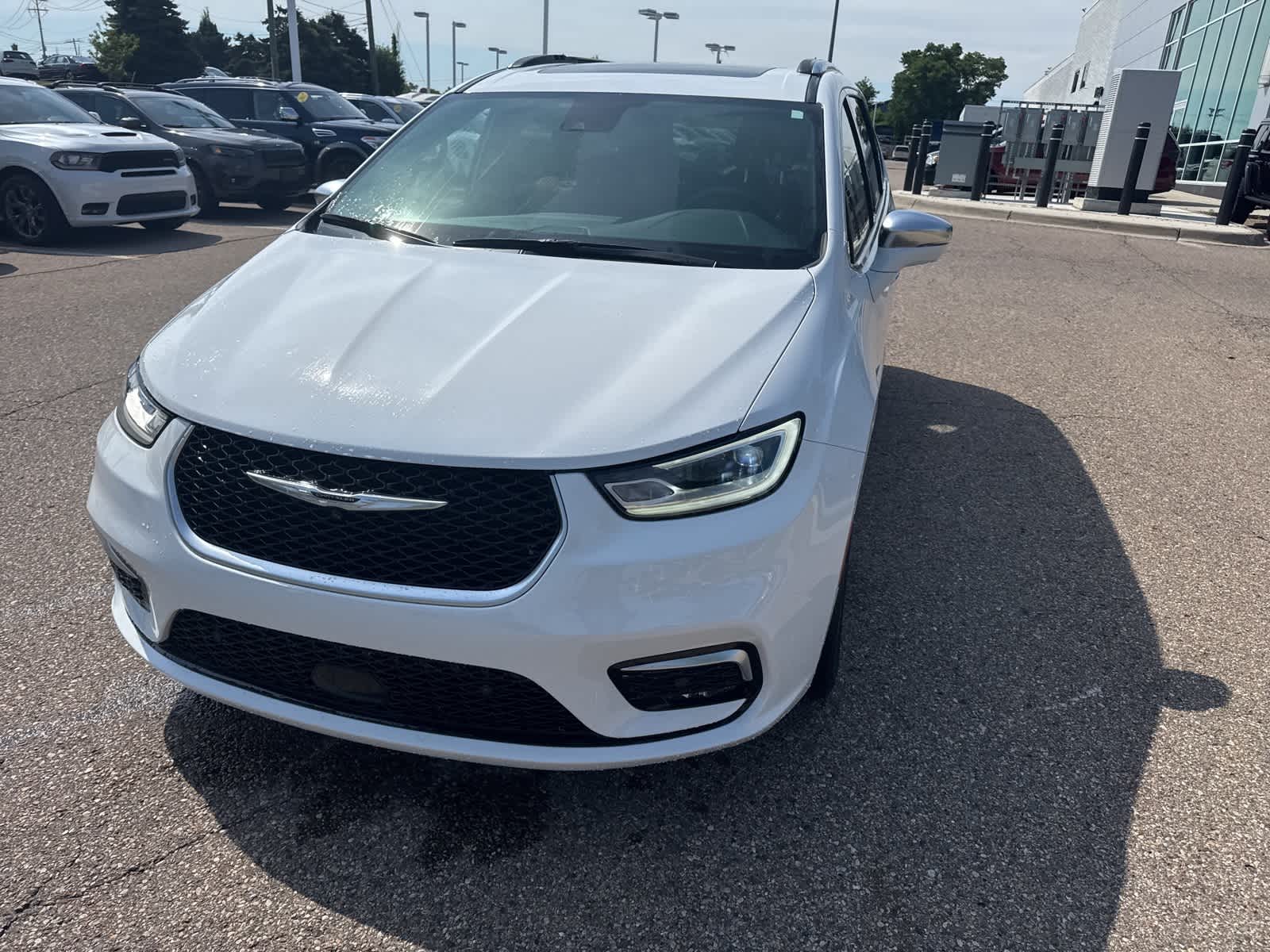 Thumbnail: 2022 Chrysler Pacifica - 3