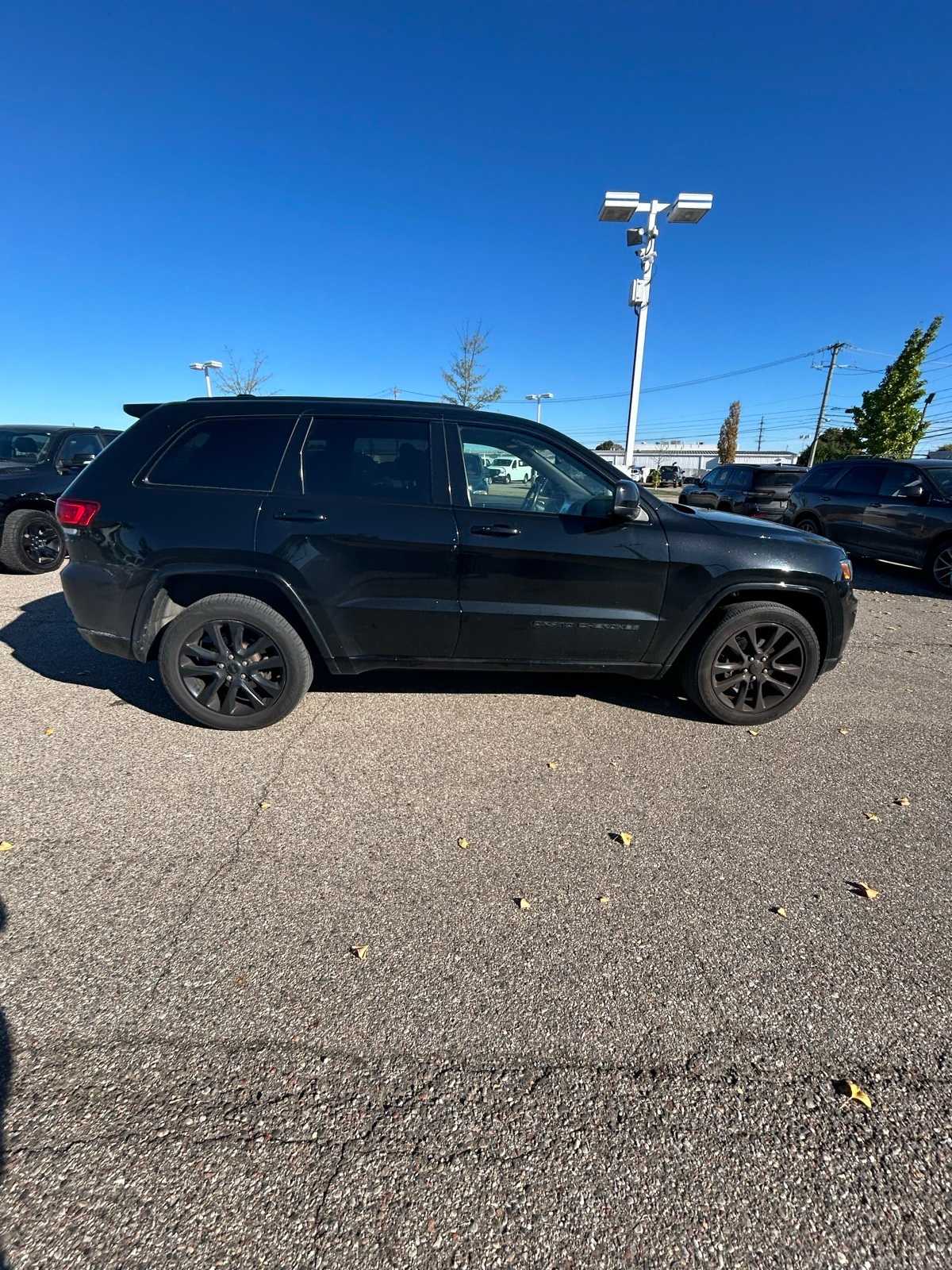 Thumbnail: 2019 Jeep Grand Cherokee - 14