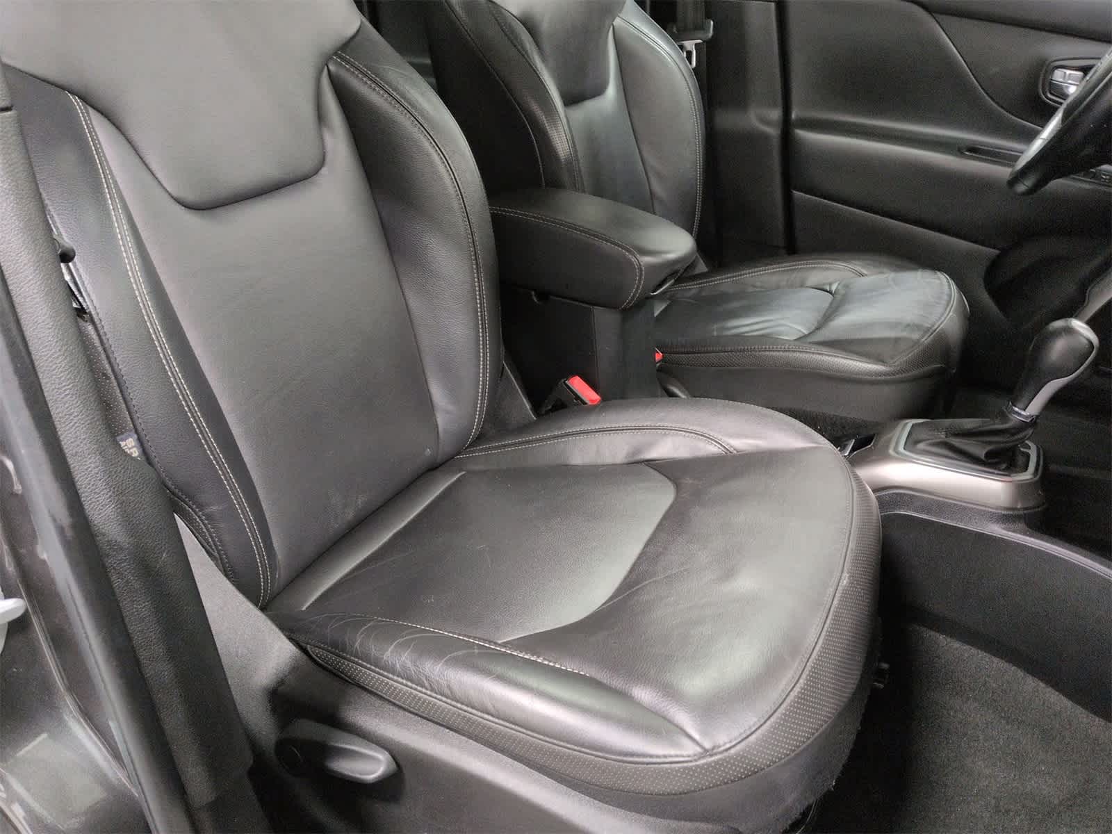 Thumbnail: 2019 Jeep Renegade - 23