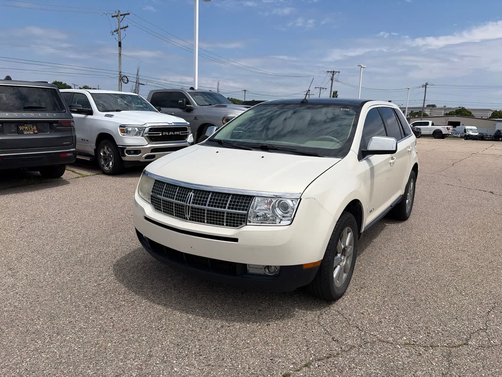 Used 2007 Lincoln MKX Base with VIN 2LMDU68C97BJ13218 for sale in Farmington Hills, MI