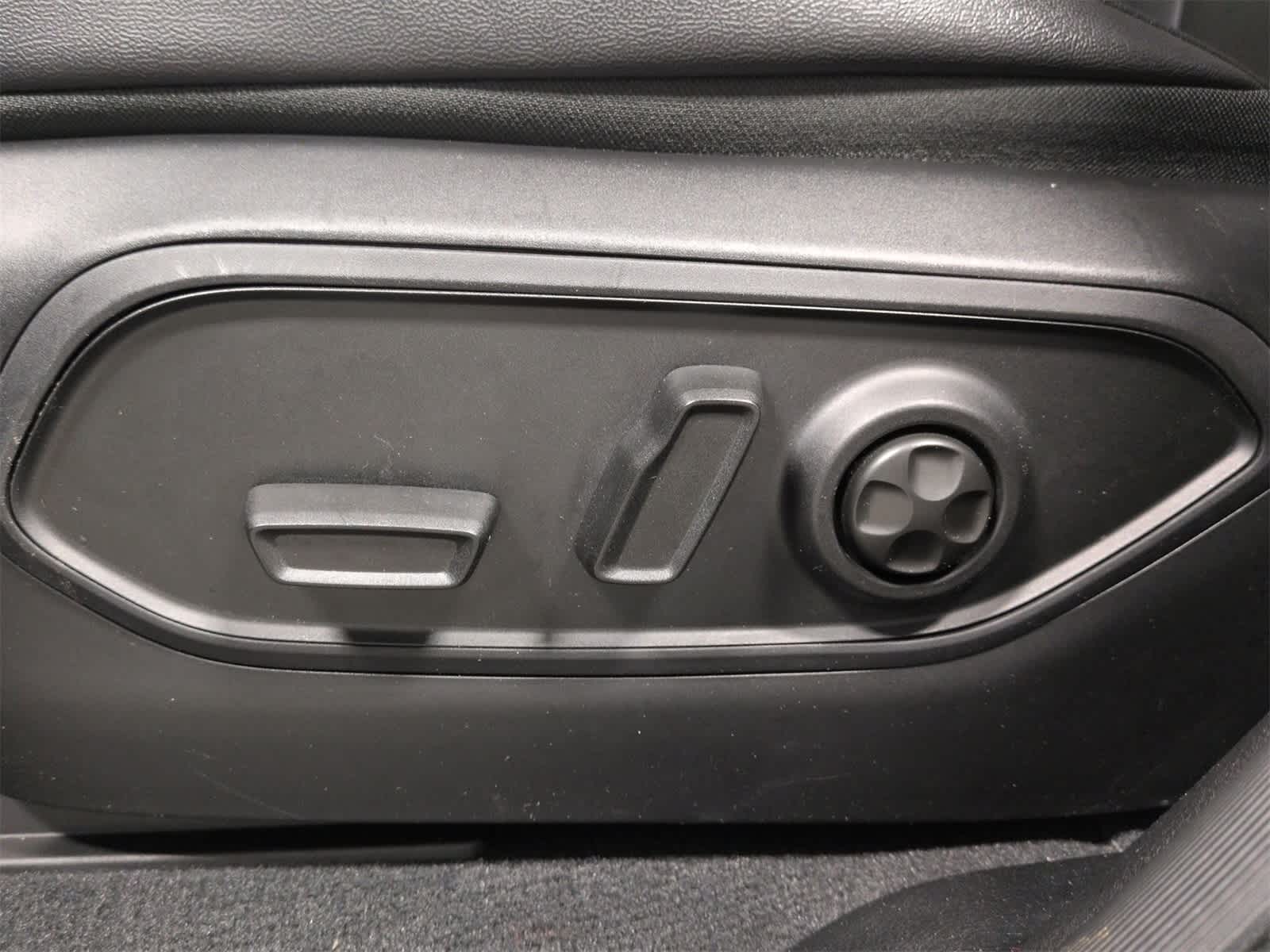 Thumbnail: 2023 Jeep Grand Cherokee - 17