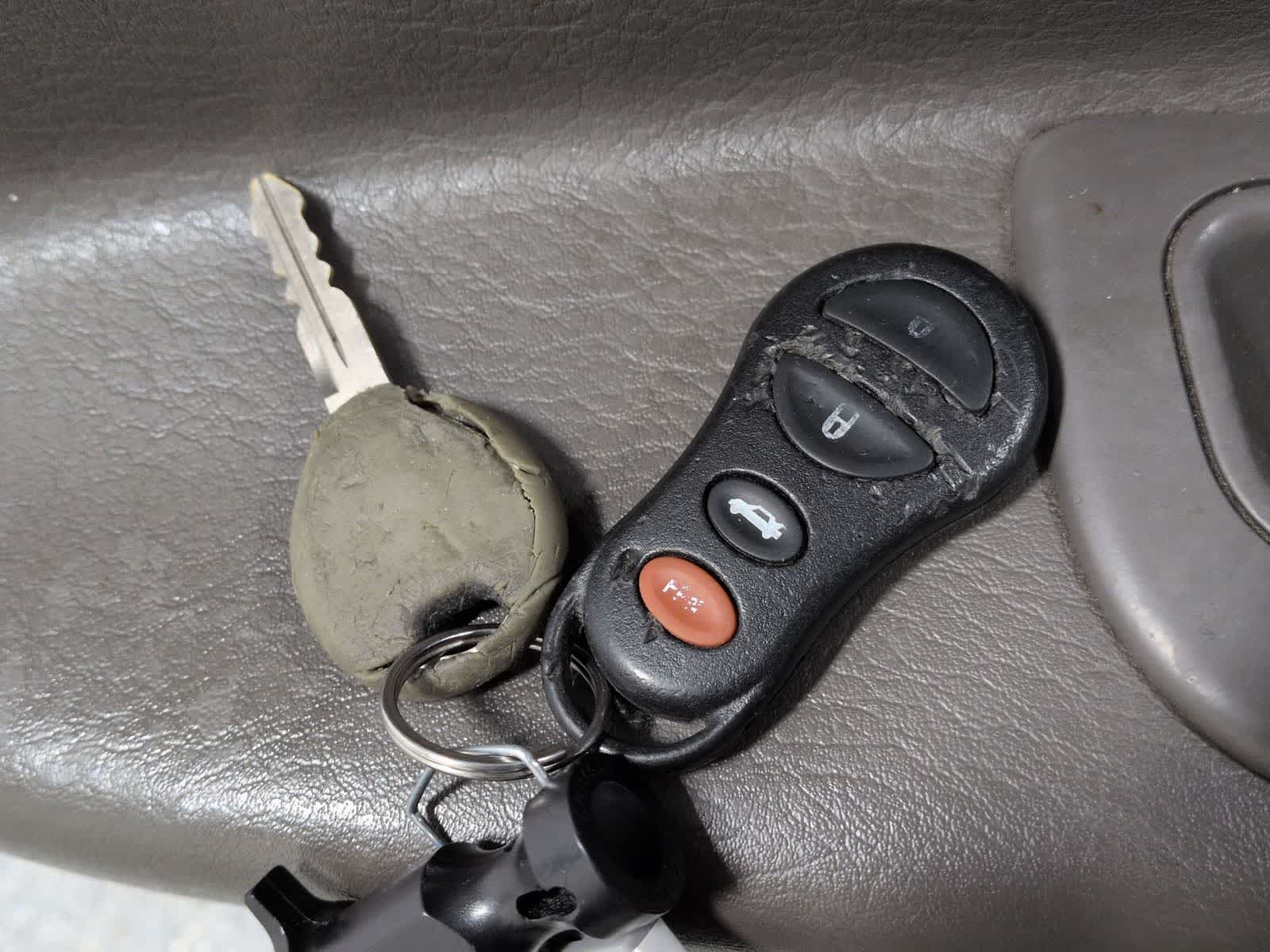 Thumbnail: 2006 Chrysler Sebring - 33