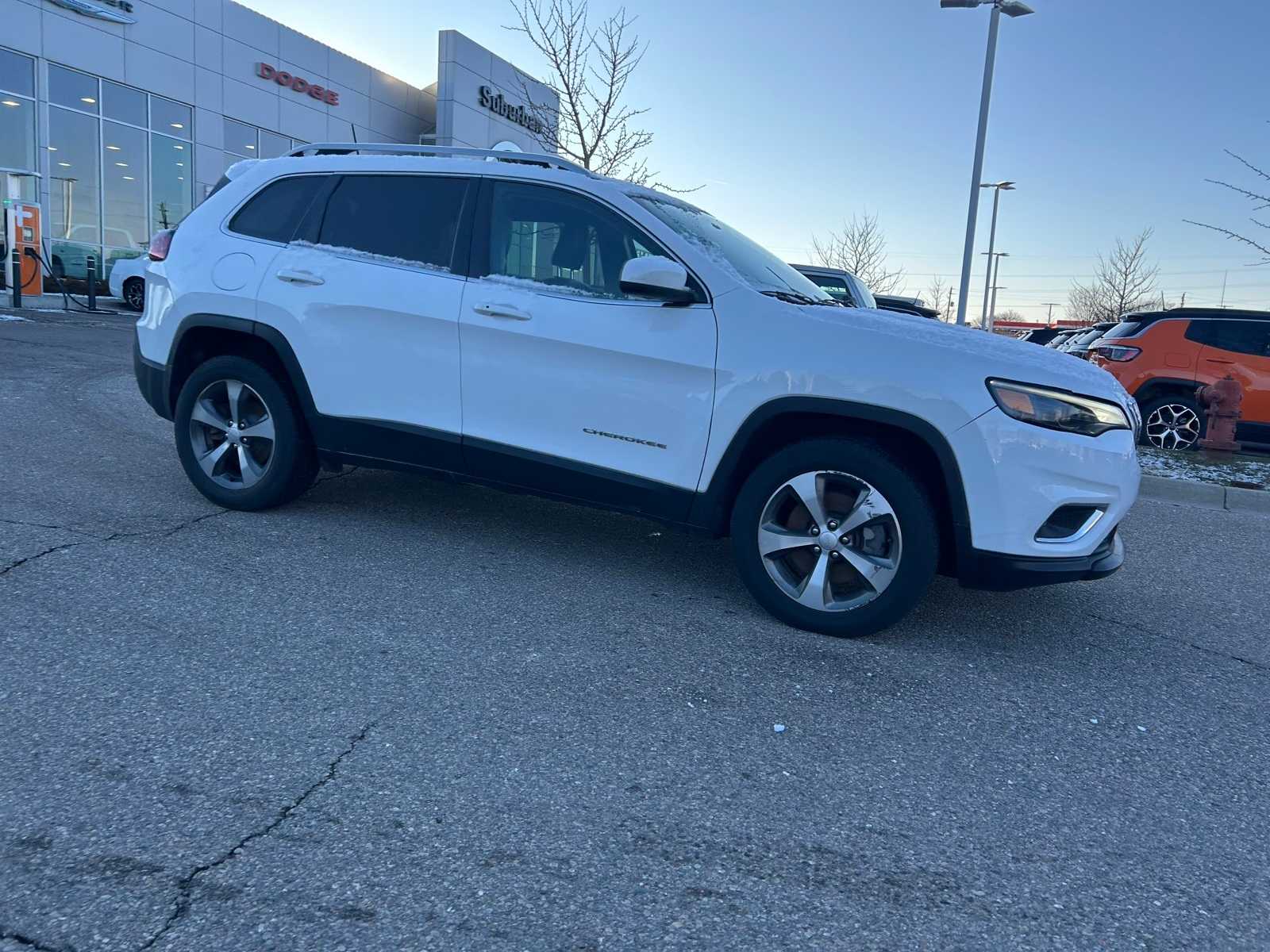 Thumbnail: 2019 Jeep Cherokee - 11