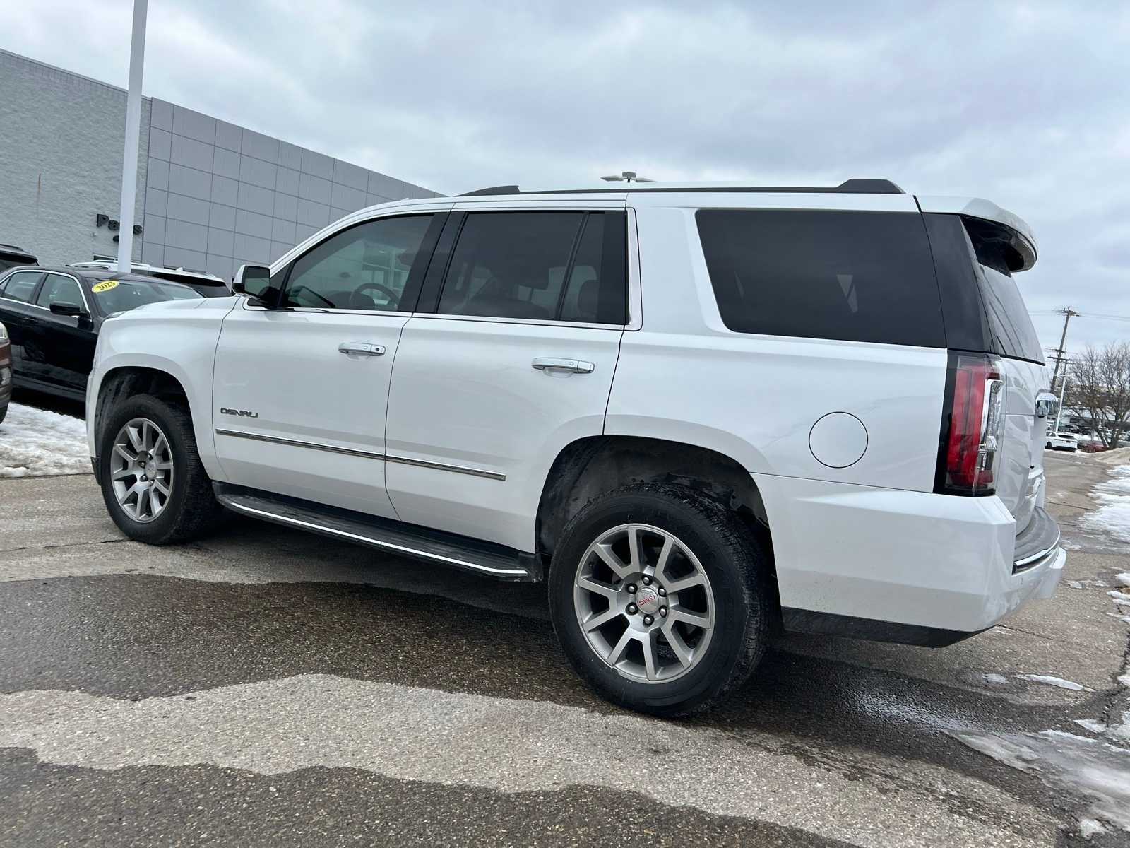 Thumbnail: 2017 GMC Yukon - 32