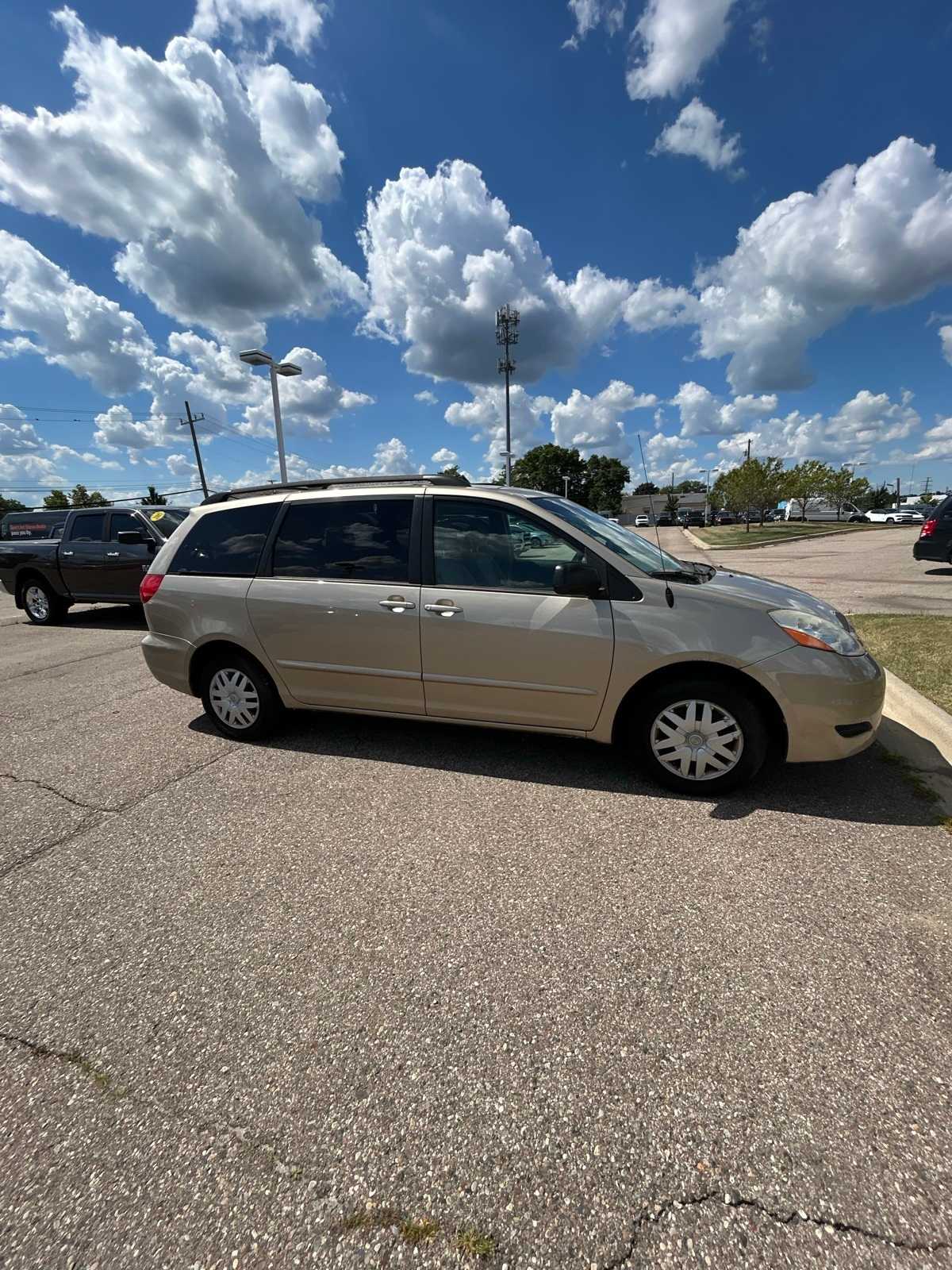 Thumbnail: 2008 Toyota Sienna - 9