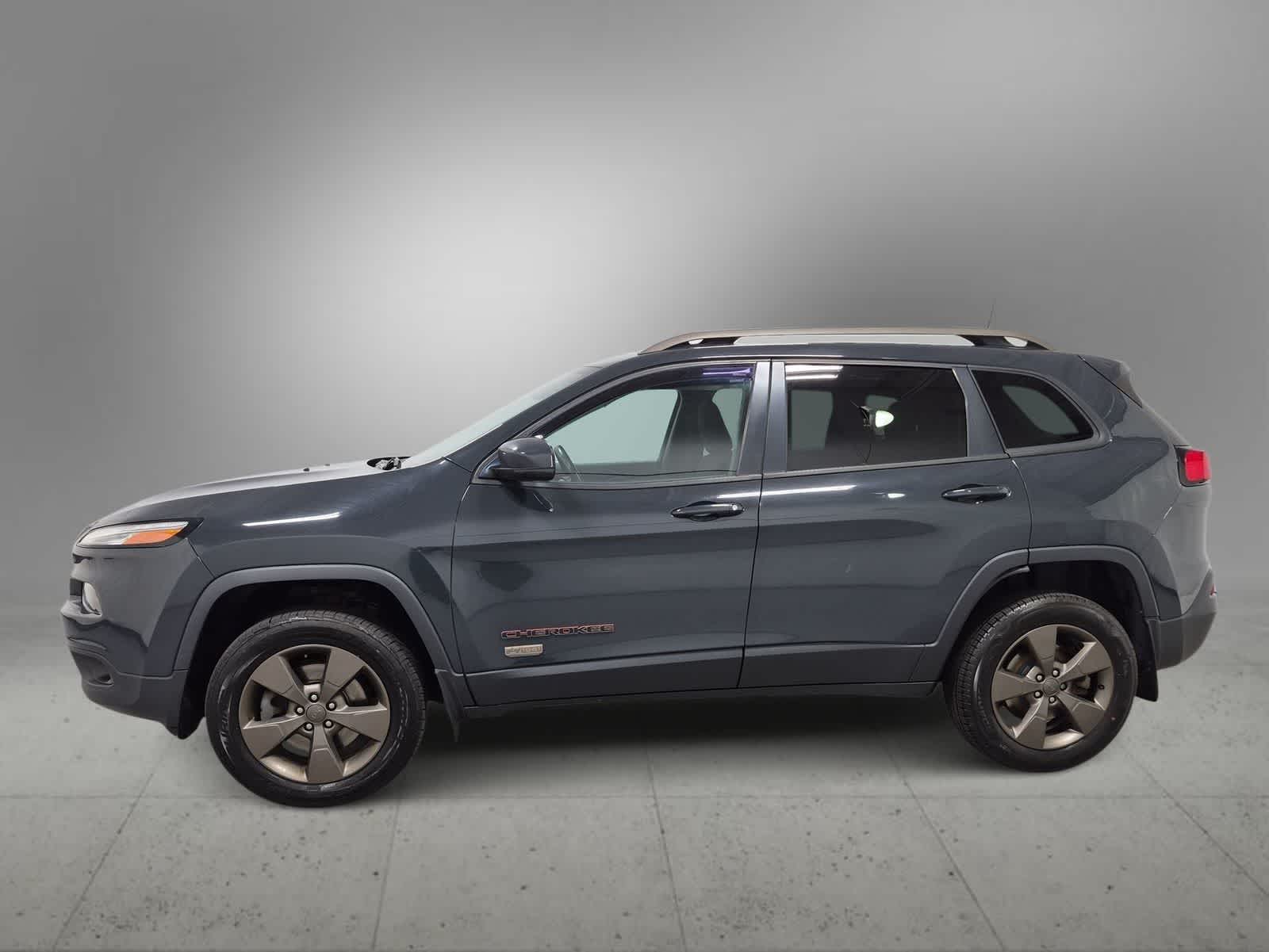 Thumbnail: 2017 Jeep Cherokee - 5
