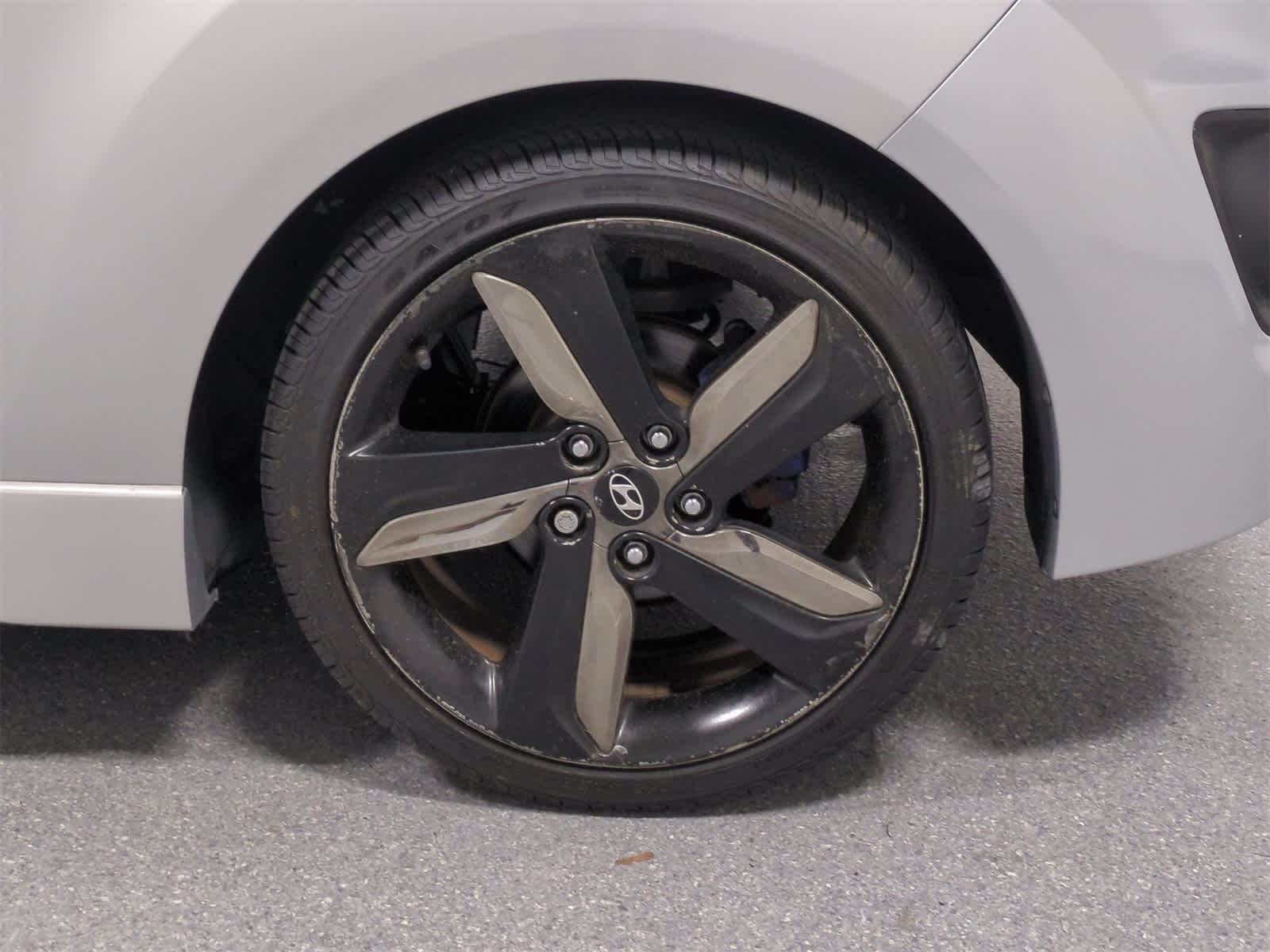 Thumbnail: 2015 Hyundai Veloster - 15