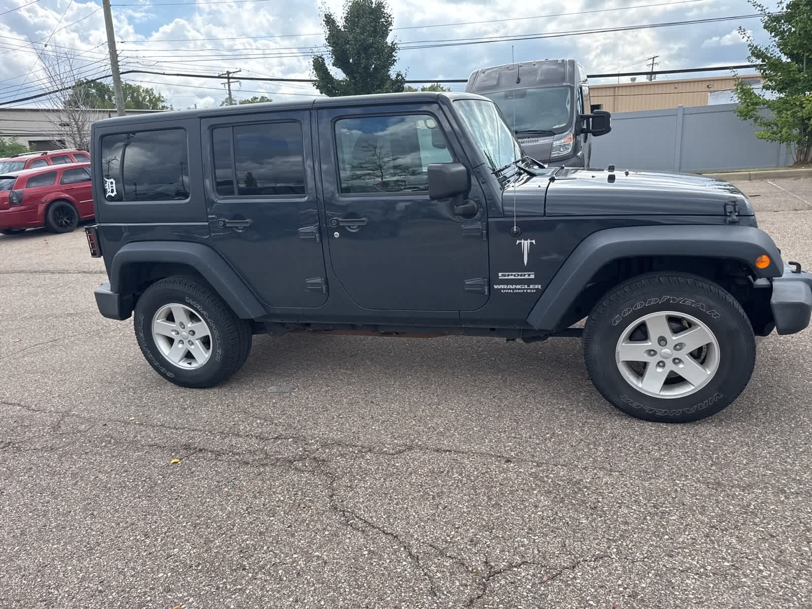 Thumbnail: 2017 Jeep Wrangler - 12
