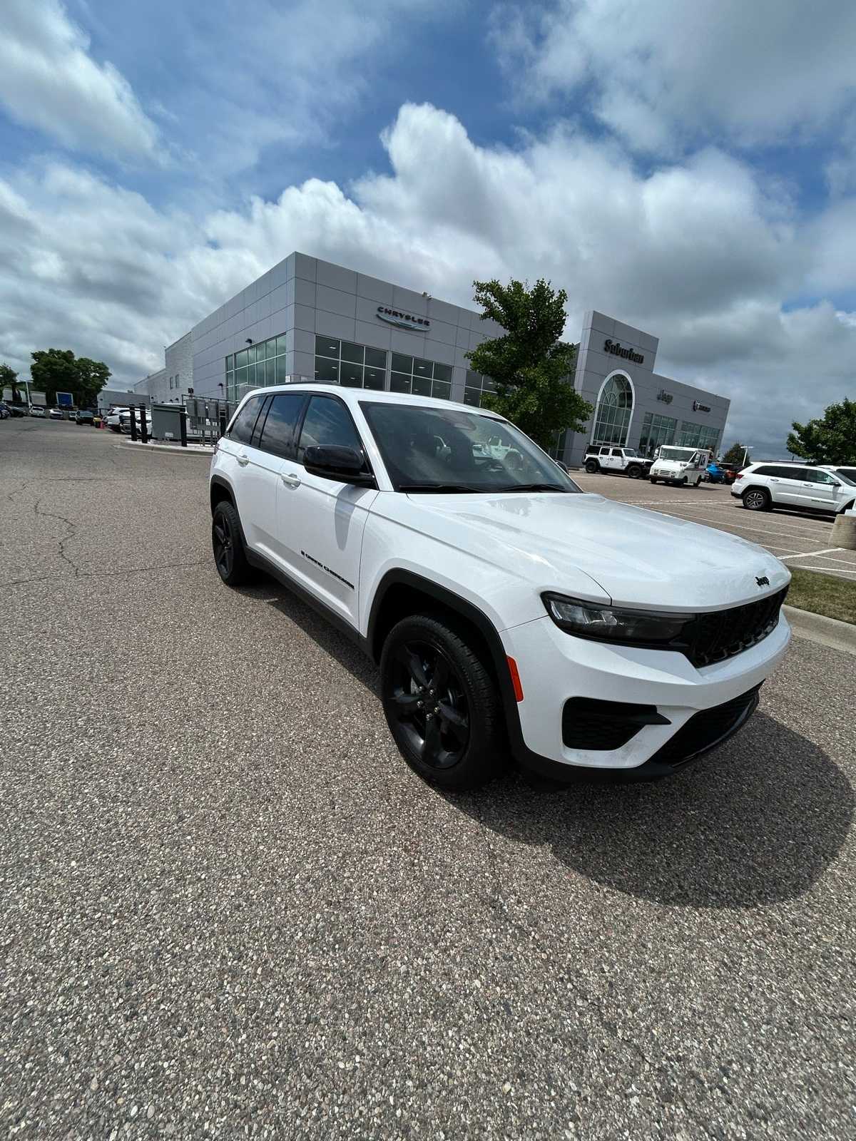 Thumbnail: 2023 Jeep Grand Cherokee - 8