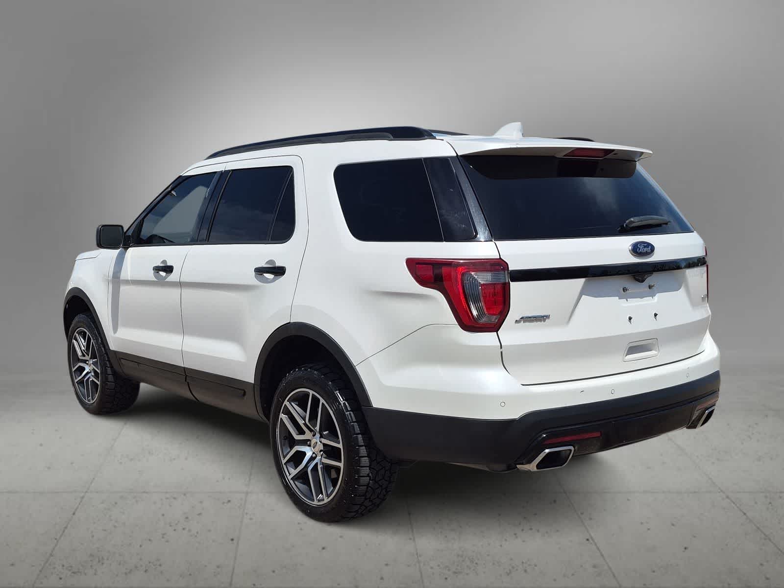 Thumbnail: 2016 Ford Explorer - 6