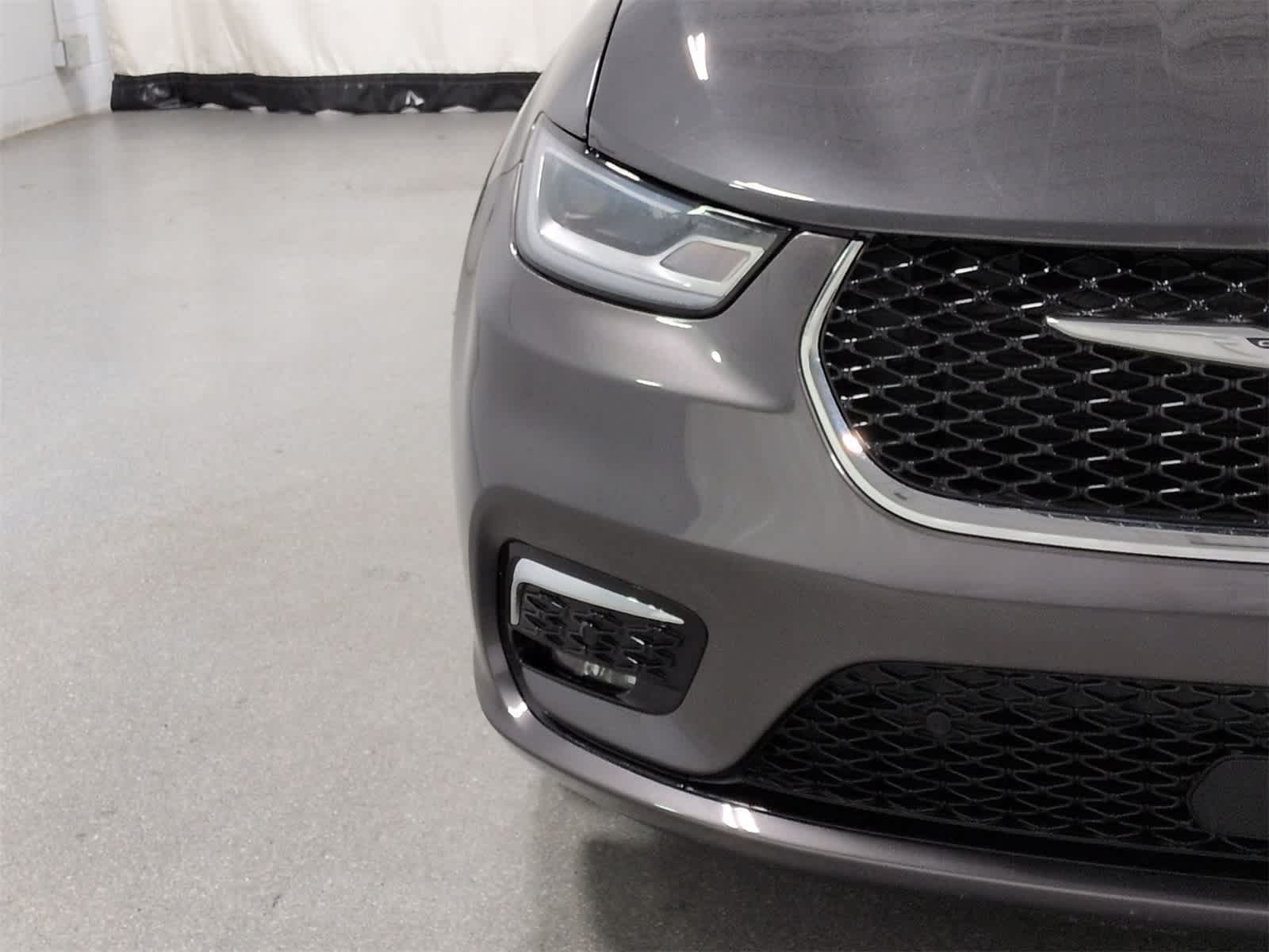 Thumbnail: 2022 Chrysler Pacifica - 11