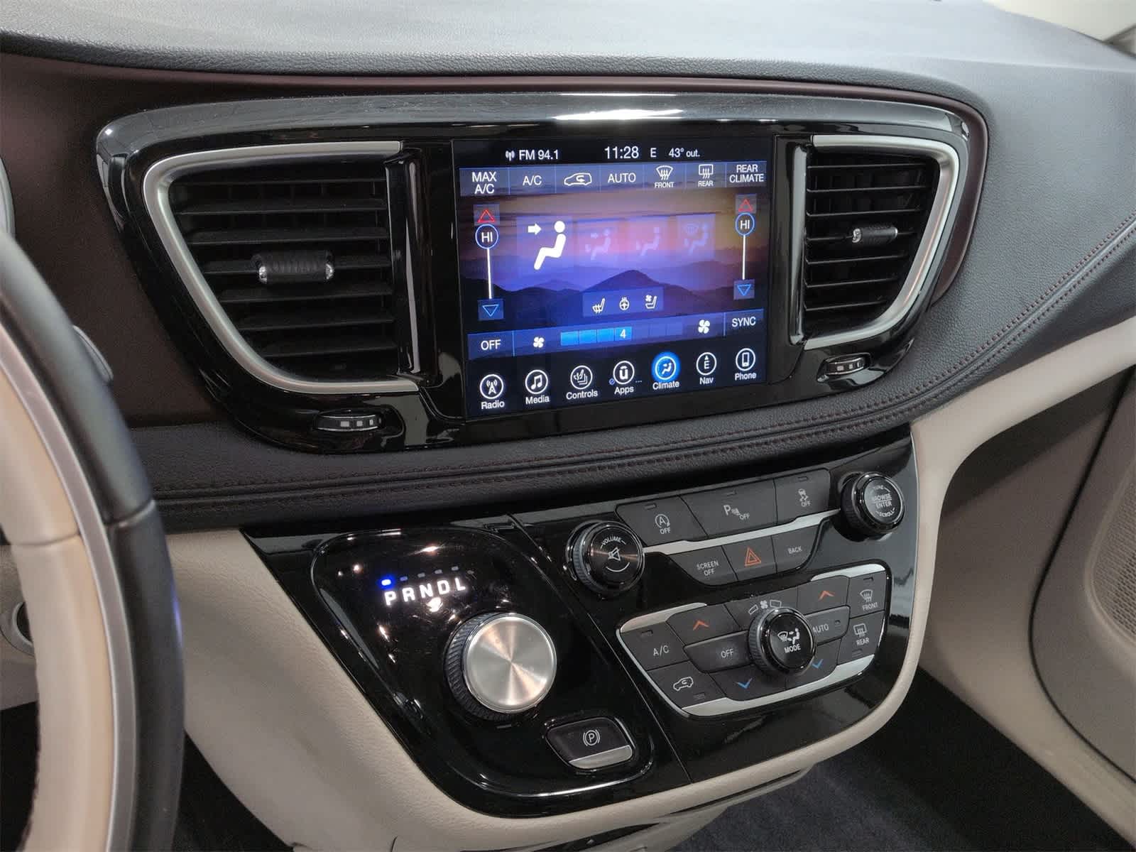 Thumbnail: 2017 Chrysler Pacifica - 31