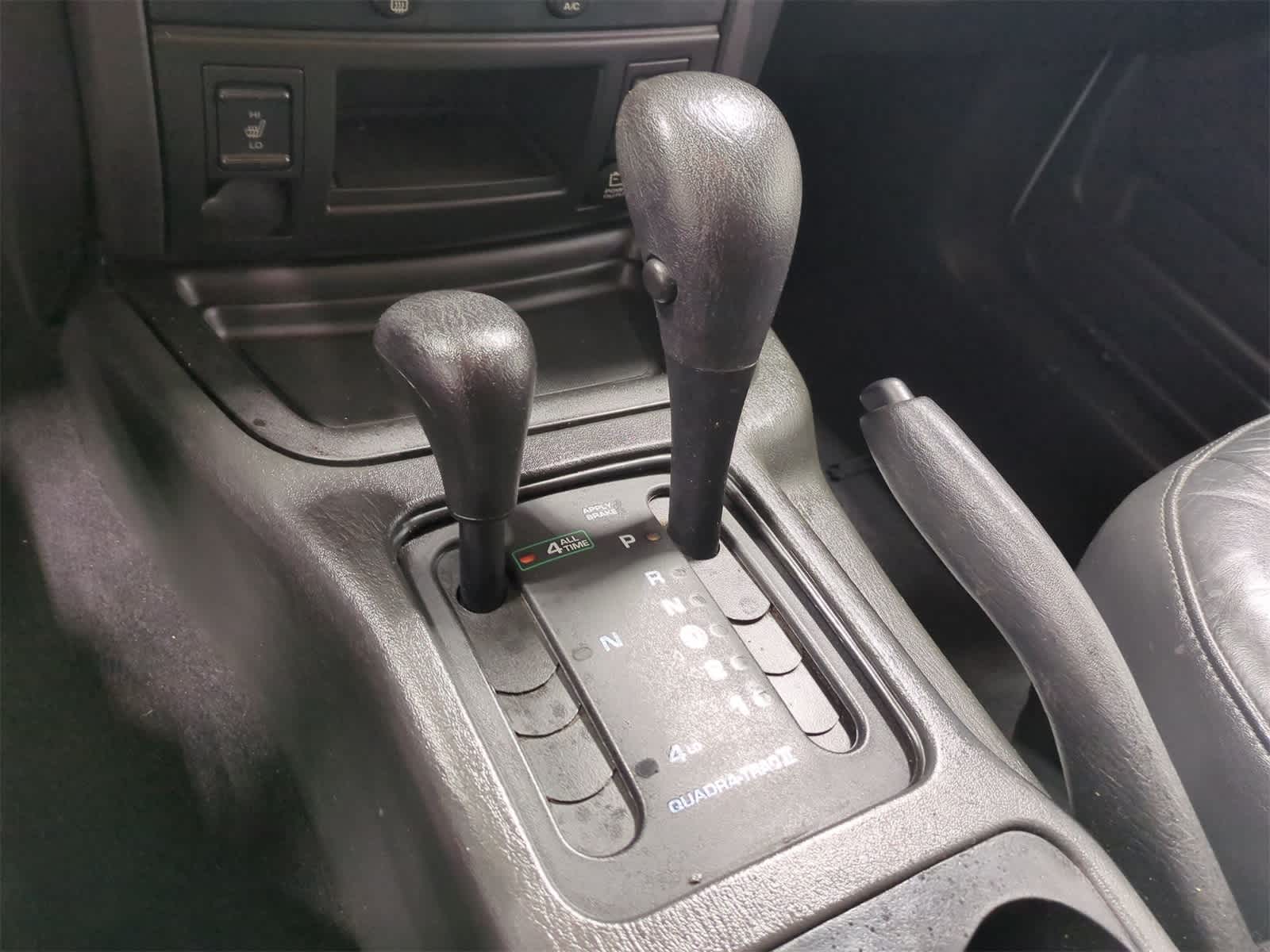 Thumbnail: 2004 Jeep Grand Cherokee - 28