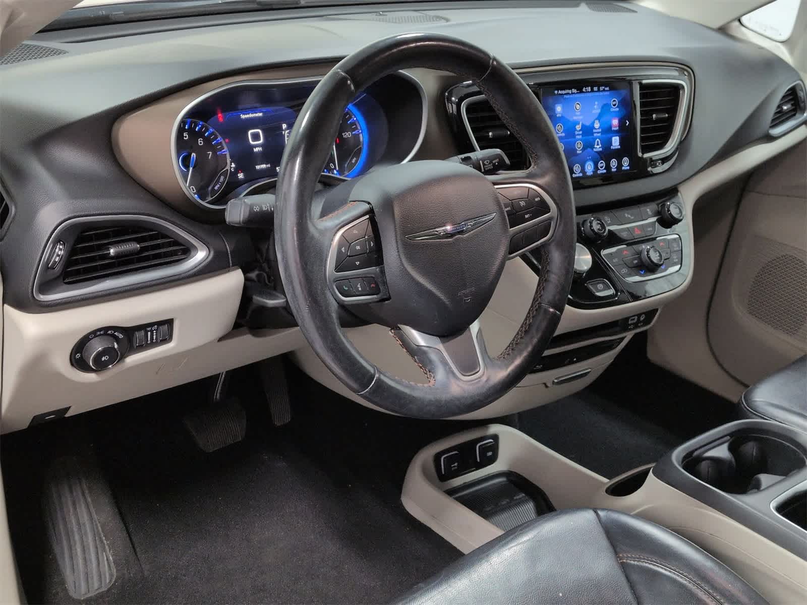 Thumbnail: 2017 Chrysler Pacifica - 10