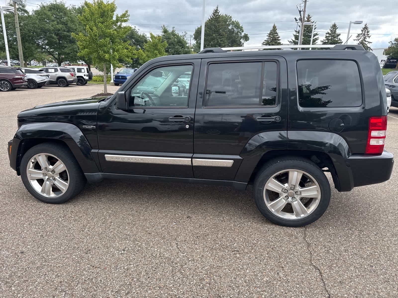 Thumbnail: 2012 Jeep Liberty - 24