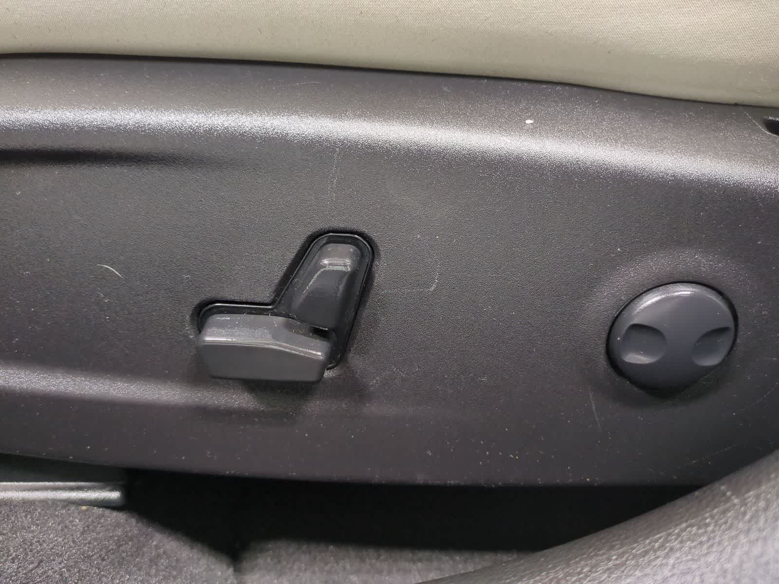 Thumbnail: 2023 Chrysler 300 - 18