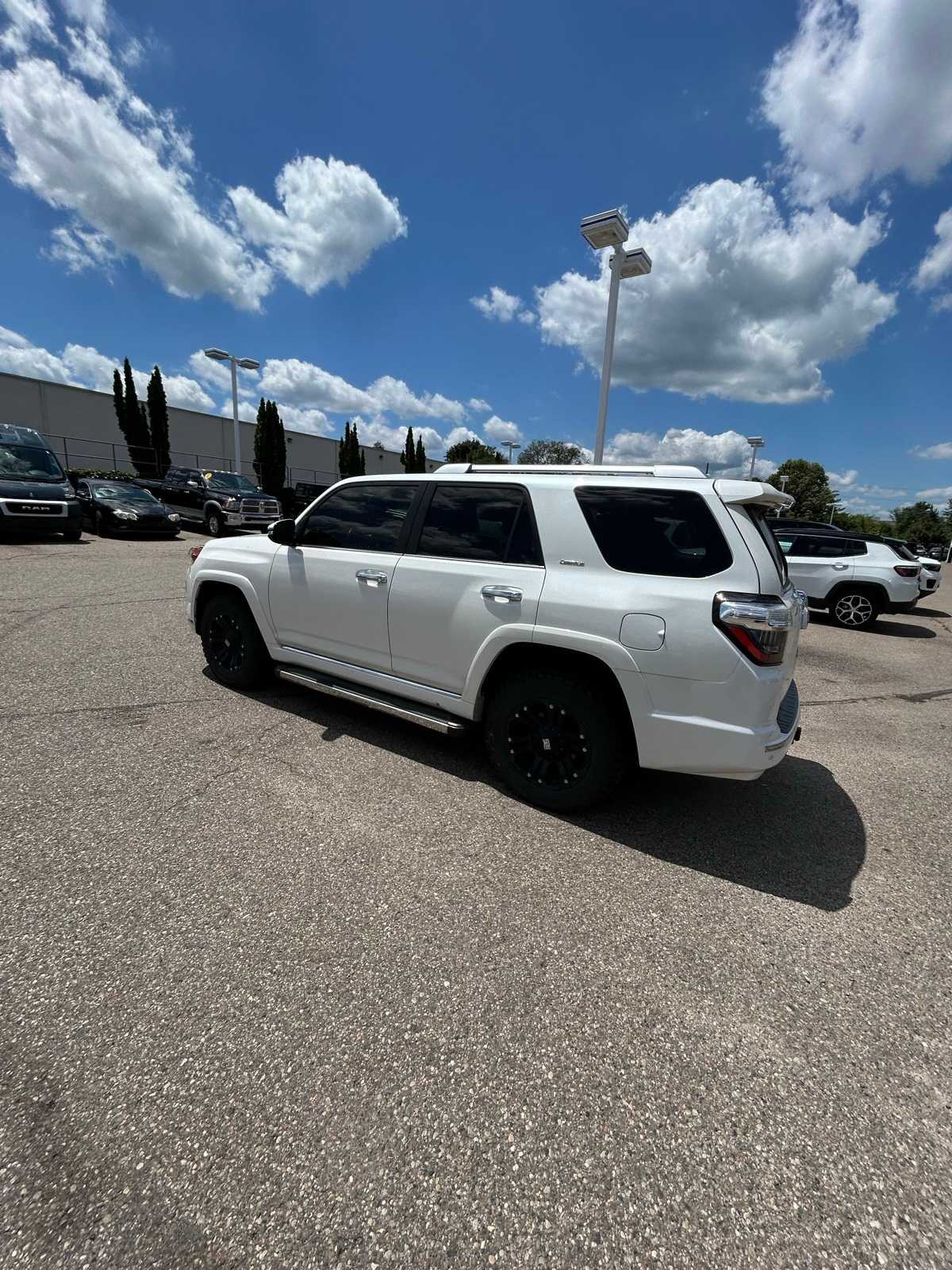 Thumbnail: 2014 Toyota 4Runner - 24