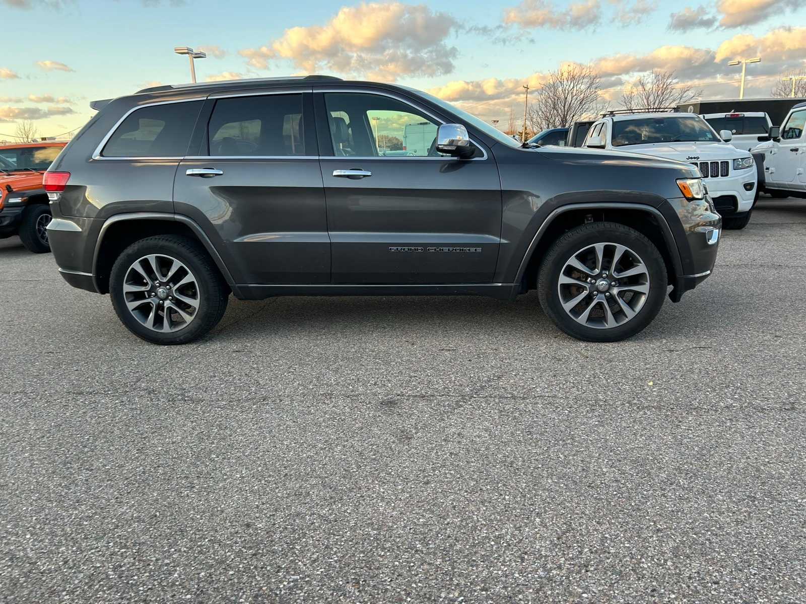 Thumbnail: 2018 Jeep Grand Cherokee - 9