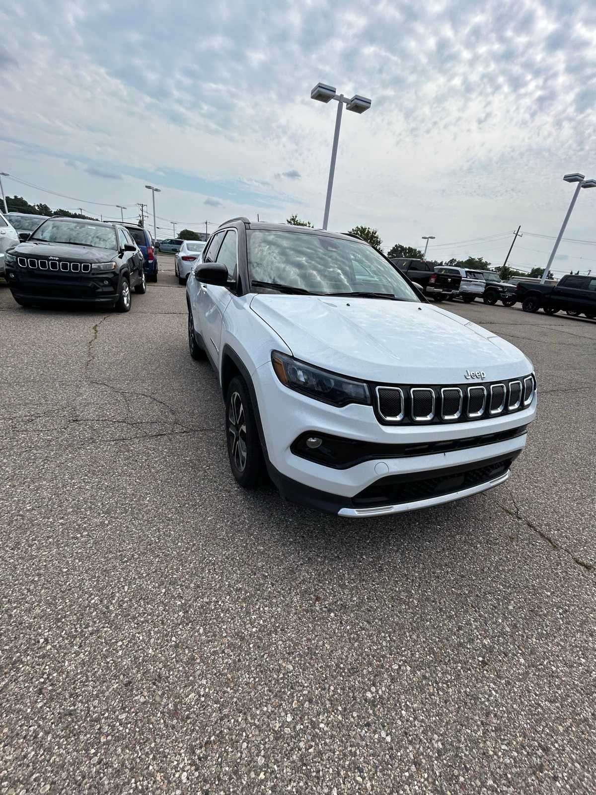 Thumbnail: 2022 Jeep Compass - 9