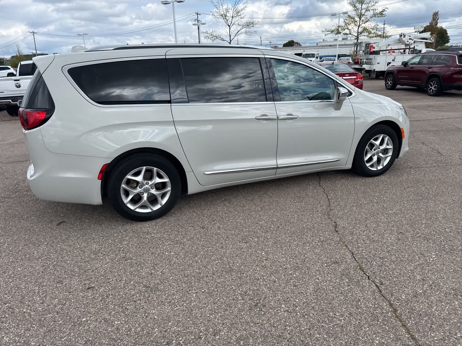 Thumbnail: 2020 Chrysler Pacifica - 15
