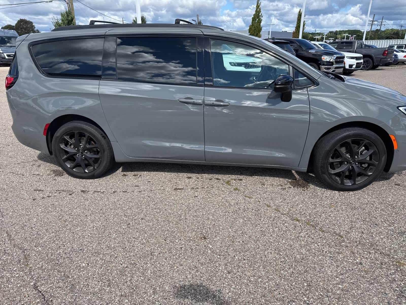 Thumbnail: 2023 Chrysler Pacifica - 11