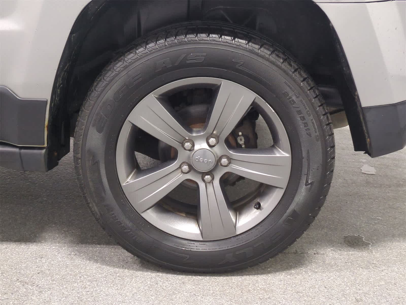 Thumbnail: 2015 Jeep Patriot - 14