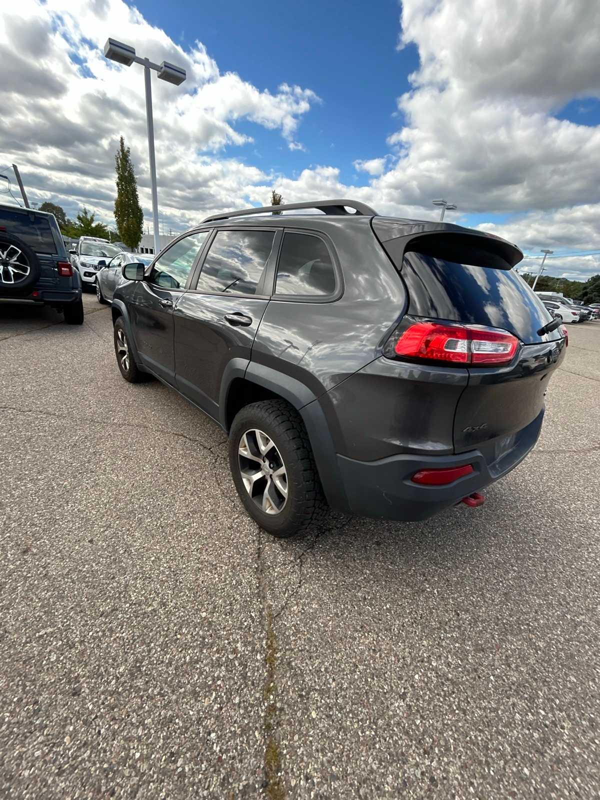 Thumbnail: 2015 Jeep Cherokee - 21