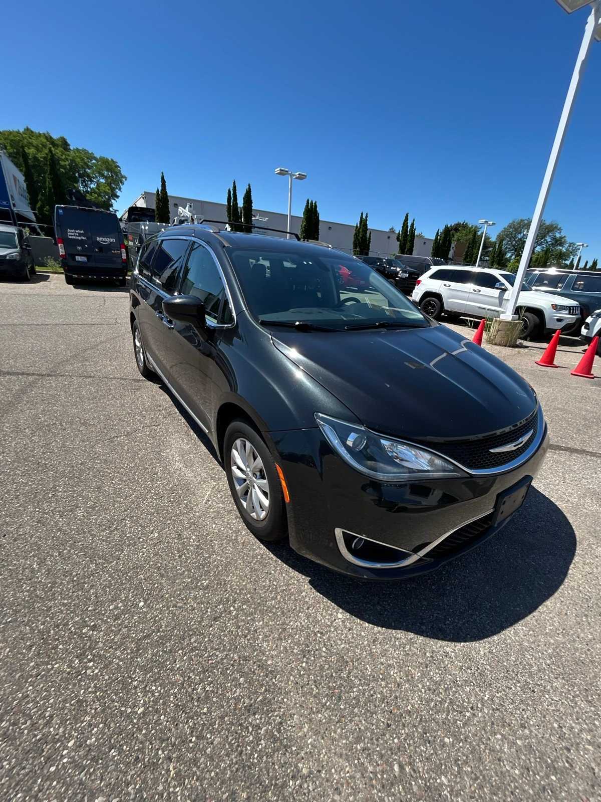 Thumbnail: 2018 Chrysler Pacifica - 9