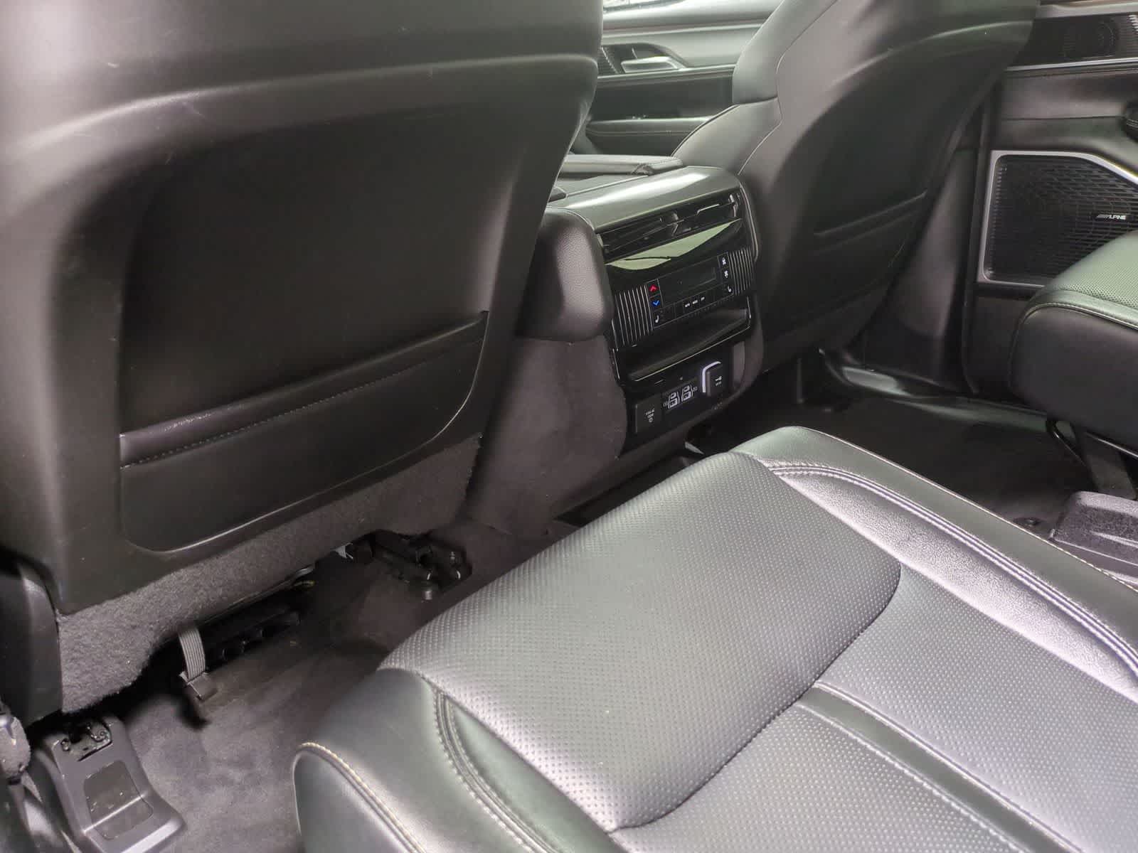 Thumbnail: 2023 Jeep Wagoneer - 17