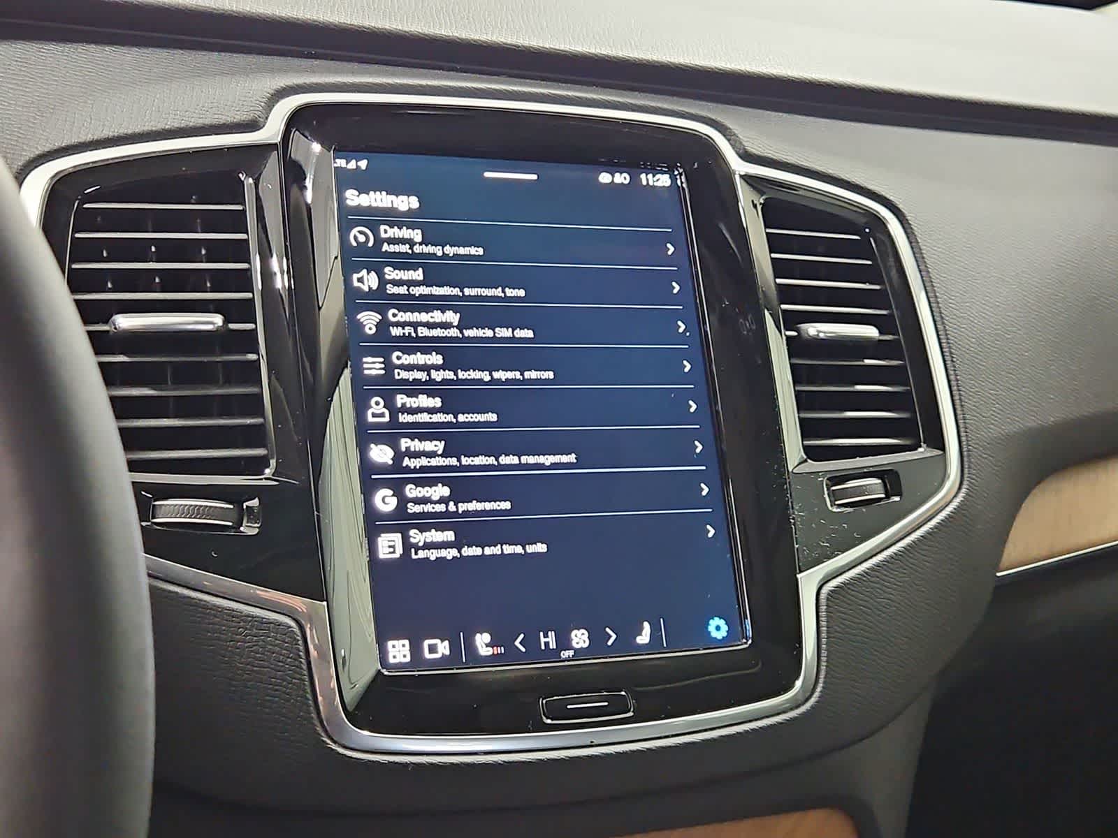 Thumbnail: 2023 Volvo XC90 - 27