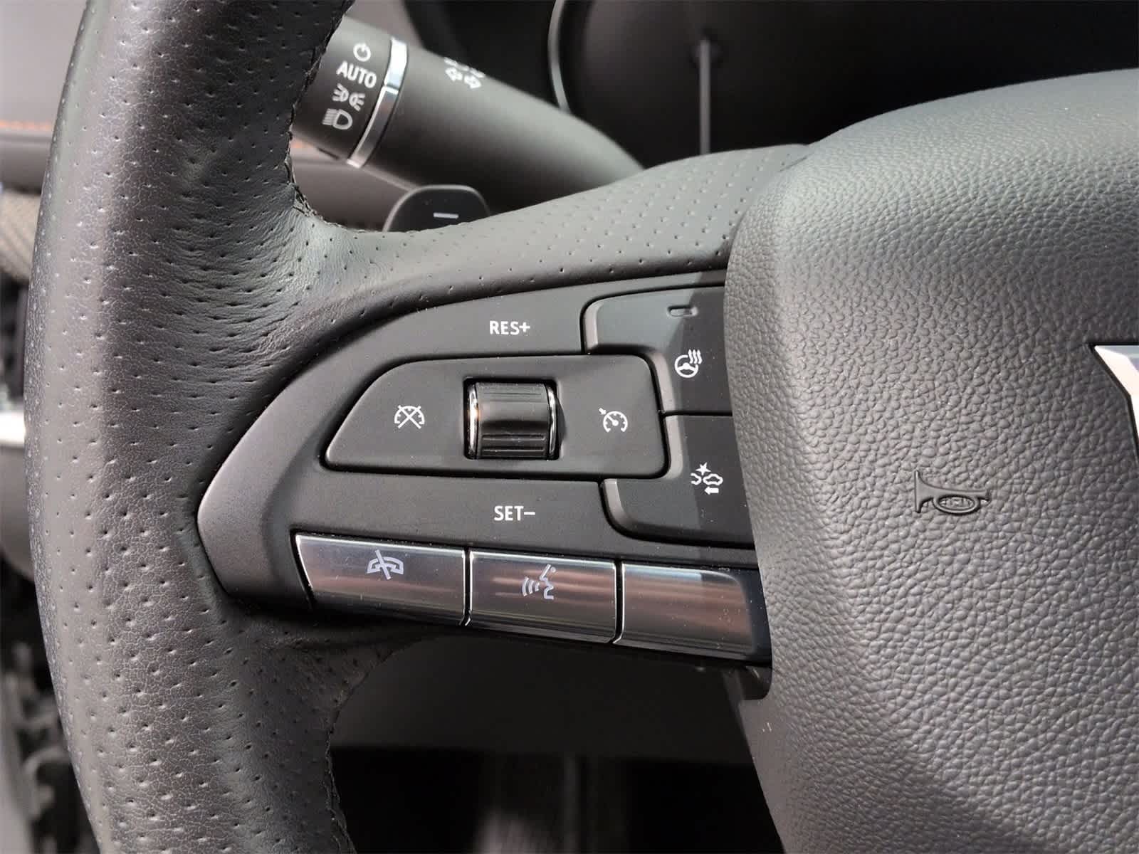 Thumbnail: 2022 Cadillac XT4 - 24