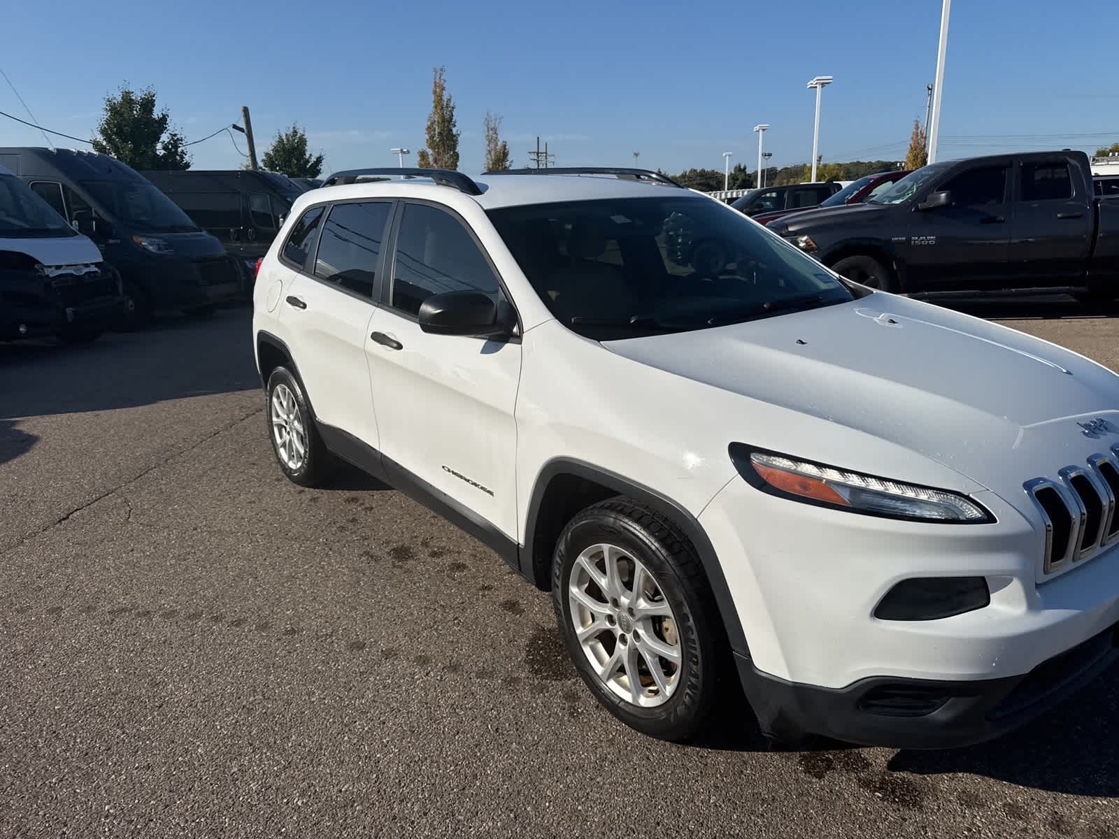 Thumbnail: 2016 Jeep Cherokee - 6