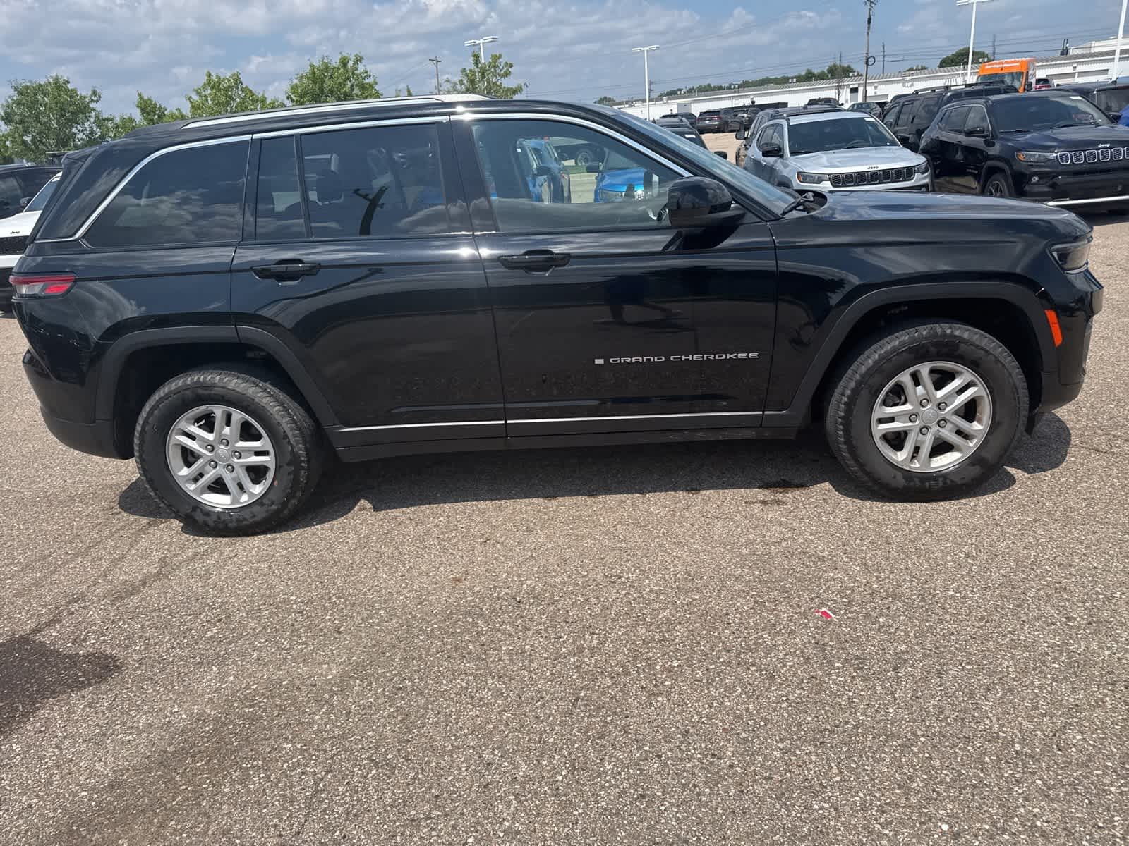 Thumbnail: 2023 Jeep Grand Cherokee - 11