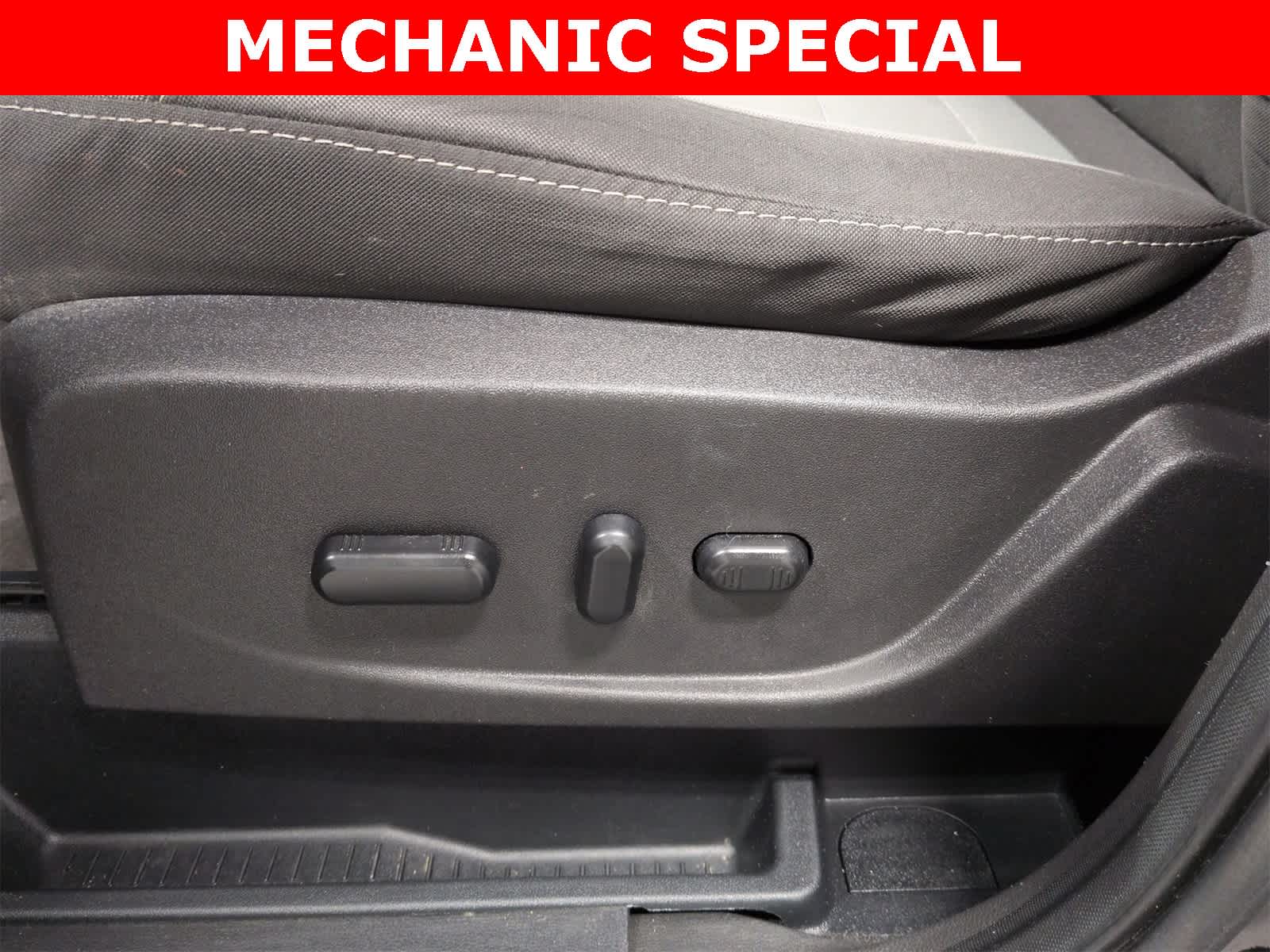 Thumbnail: 2016 Ford Escape - 18